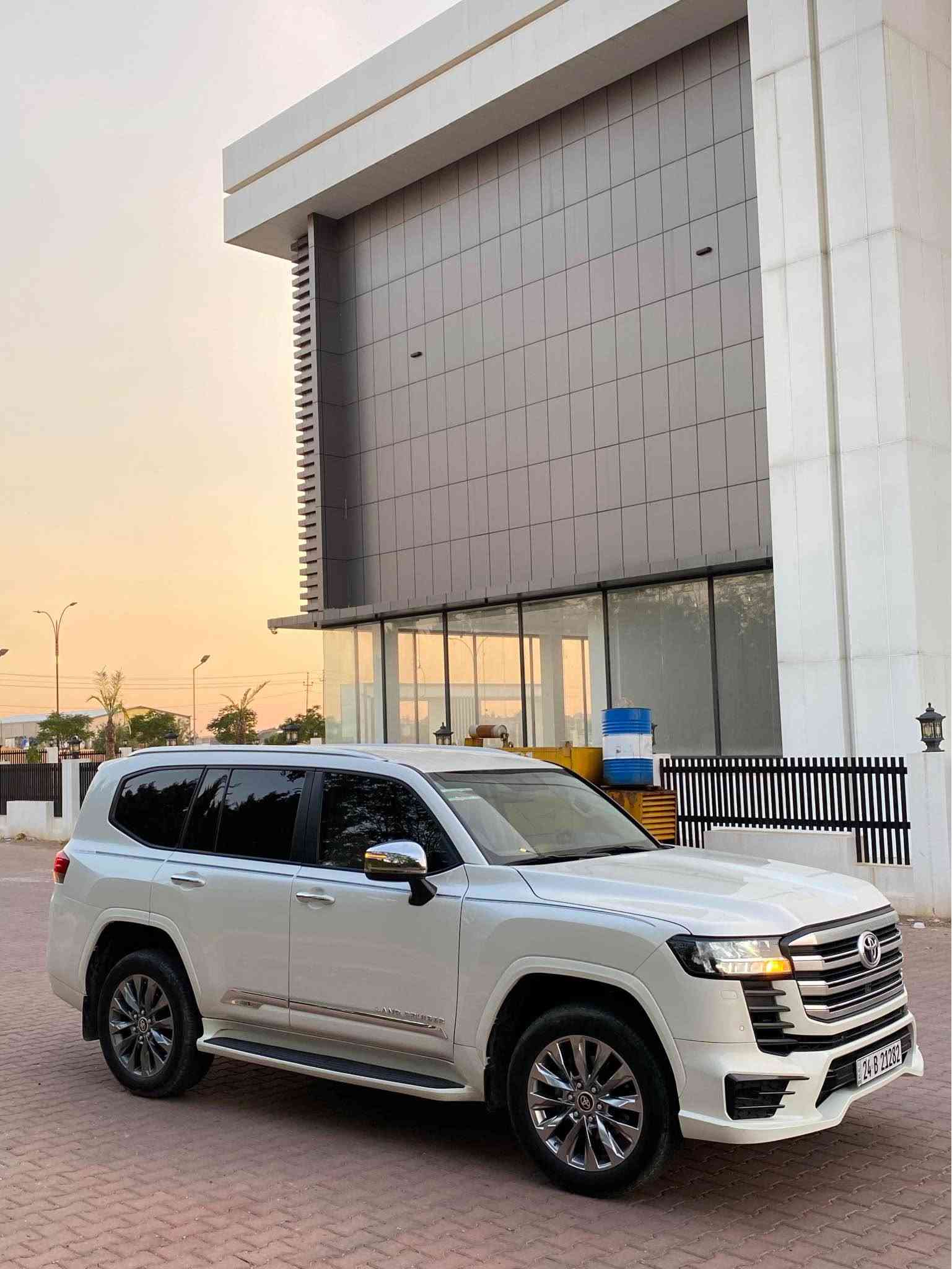 لاندكروز ٢٠٢٤ • V6 • بدون صبغ