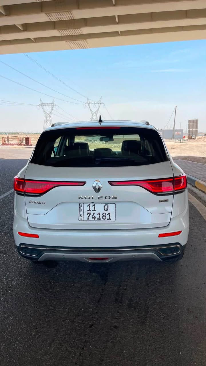 السلام عليكم
رينو كوليوس 2024 
خليجي 
محرك 4 سلندر 2.5L
دفع رباعي 4WD
حساسات 360 درجة
كاميرة خلفية دوارة 
مرايا كهربائية
نقاط عمياء جانبية 
عدد Airbag 8 
هاند بريك كهربائي 
تحكم مقود 
مقاعد جلد 
تدفئة مقاعد 
اضاءة LED داخل الابواب 5 الوان 
لوحة العدادات متغيرة 4 وضعيات 
تبريد مناخين للسائق والراكب مع تبريد خلفي 
مقابض الابواب نيكل مع زر بصمة 
حاملات أكواب مبردة 
سستم صوت Boss
صدوق كهربائي
فتحة سقف بانوراما 
اريد نفيكيشن
نظام اصطفاف ذاتي Auto park
المرأة الوسطية مع خاصية التعتيم الذاتي 

السعر 205 وبي مجال بسيط 
مكان السيارة بغداد اليرموك 

***********
