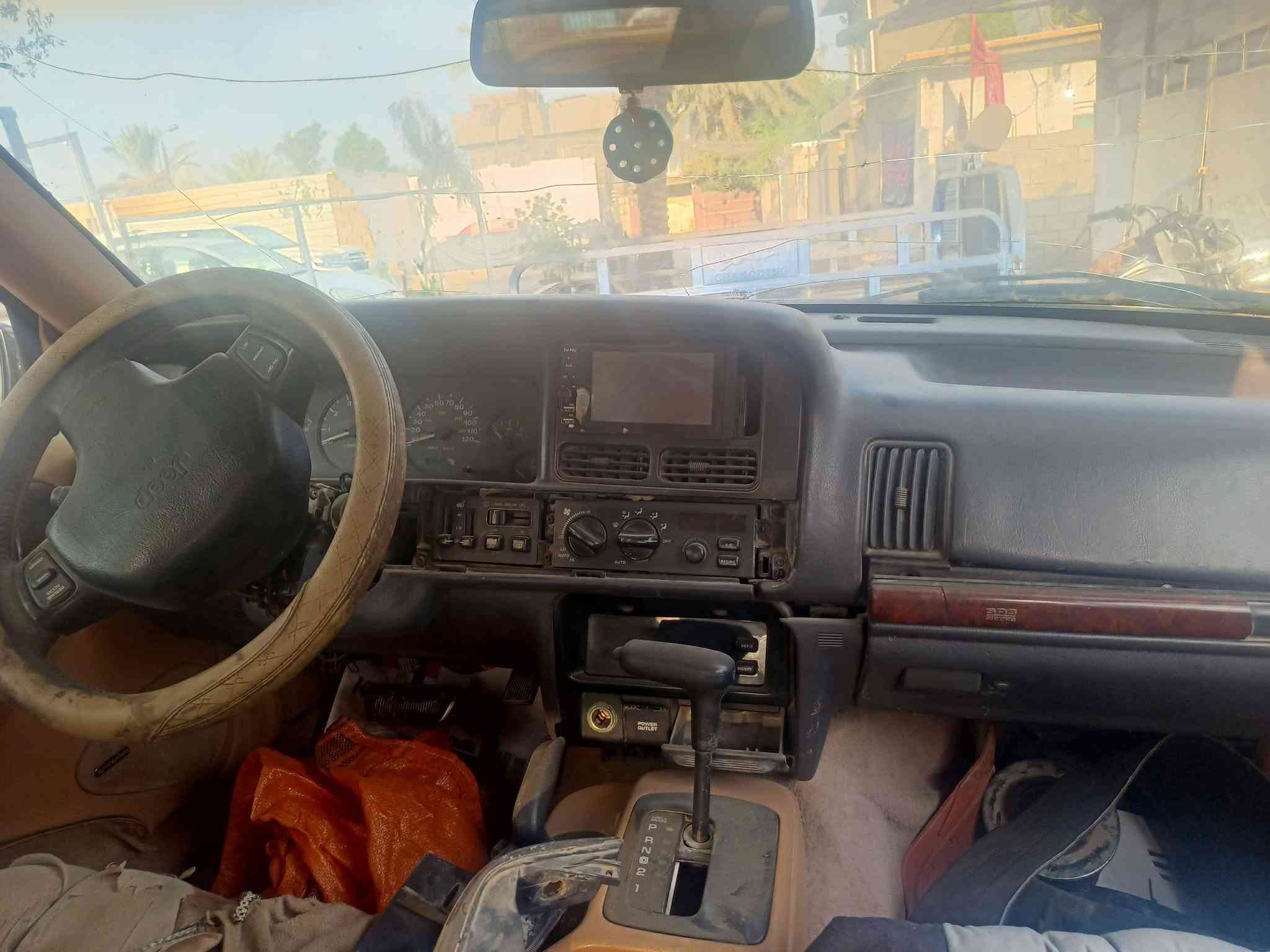 سلام عليكم جيب شروكي موديل 96 لبيع شراء و مراوس رقم ***********
