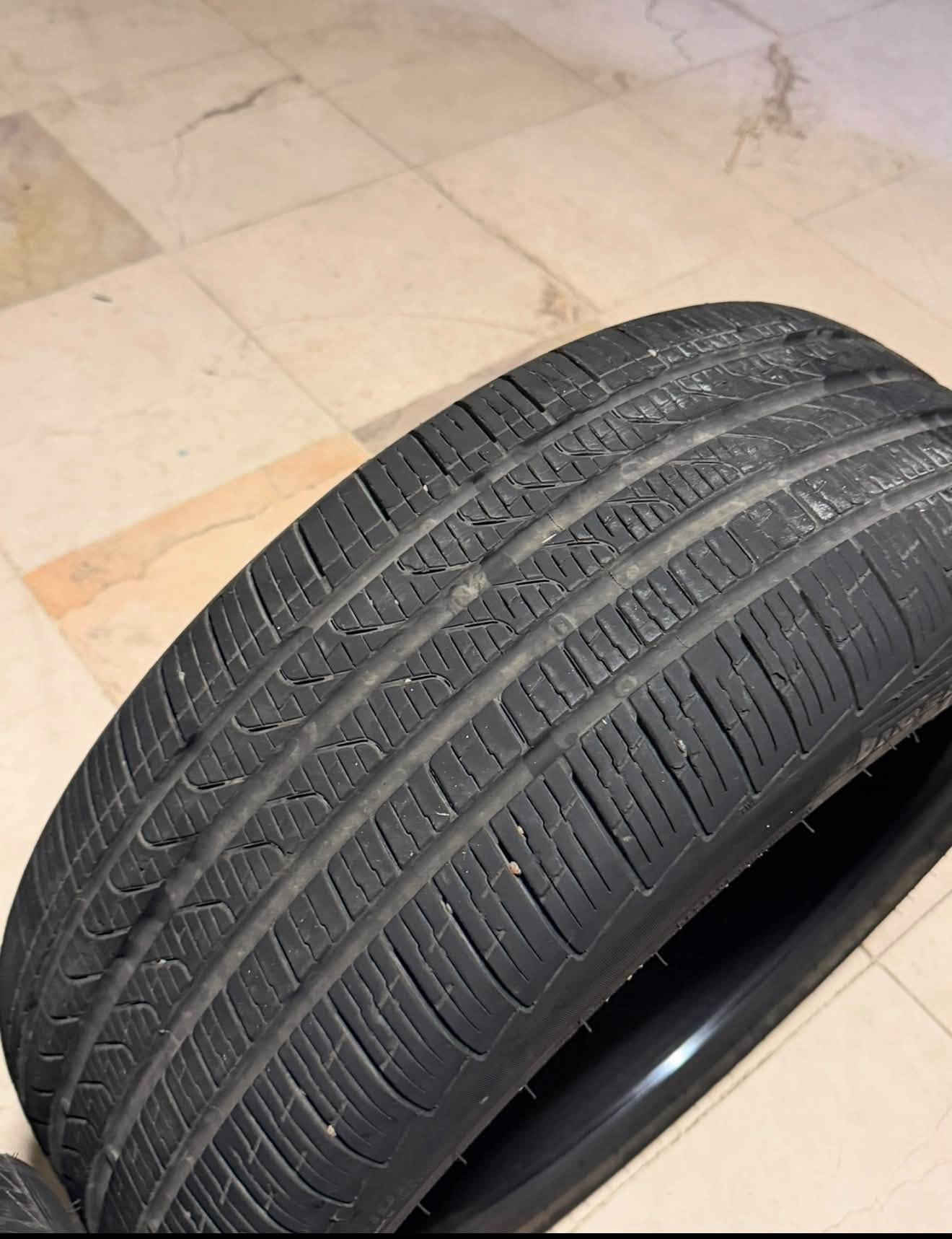 للبيع ٣ تايرات رن فلات 
مال مارسدس e350. ٢٠٢٢
انشالن من السياره من جانت ماشيه ٩ الف كم قياس 245 /40 R19 
للاتصال ***********
