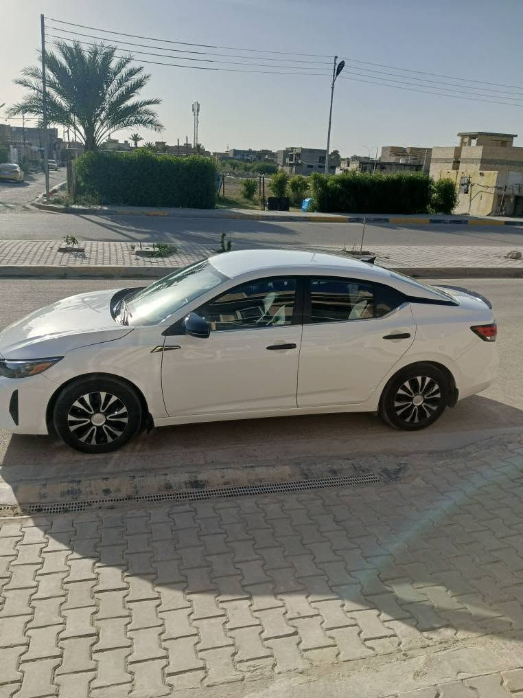 للبيع نيسان سنترا موديل25 
ماشيه 29الف
السياره داخله كتاب شهداء اسويلك وكاله عامه بيها
حادثها فقط بنيد مبدل ومكفوله من لغود وشواصي 
سياره معروضه ب140$وبيها مجال قليل حك الجيه 
للتواصل واتساب واتصال:***********
