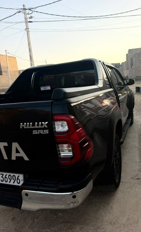 هايلوكس (TRD) 2024
السلام عليكم 

 النوع: تويوتا هايلوكس (TRD)
 الموديل: 2024
 المحرك: 6 سلندر (V6) بسعة 4.0 
 العداد: 86,200 كم
 السيارة مكفولة كفالة عامه 
 ناقل الحركة : أوتوماتيك
 نظام الدفع: رباعي (4x4)
المميزات والإضافات (فئة TRD الرياضية)
 نظام تشغيل ذكي (بصمة دخول وتشغيل)
 شاشة معلومات ولمس تدعم Apple CarPlay / Android Auto
 كاميرا خلفية مع حساسات اصطفاف أمامية
 نظام صوتي متطور 
تكييف (أمامي وخلفي)
السعر المطلوب: 36000$ وبيها مجال شي بسيط 
مكان السيارة الانبار 
للتواصل اتصال و واتساب :***********
