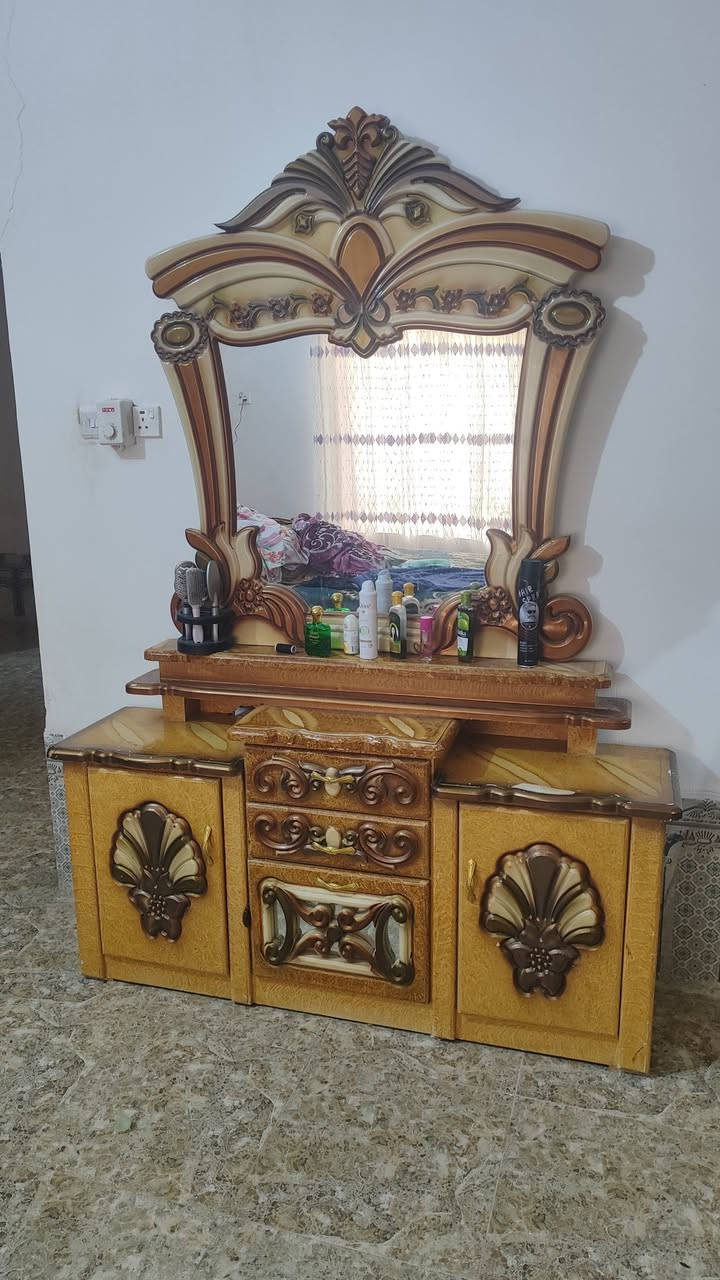 للبيع قاطين 6 ابواب سوق الشيوخ السعر 650 بيه مجال ***********
