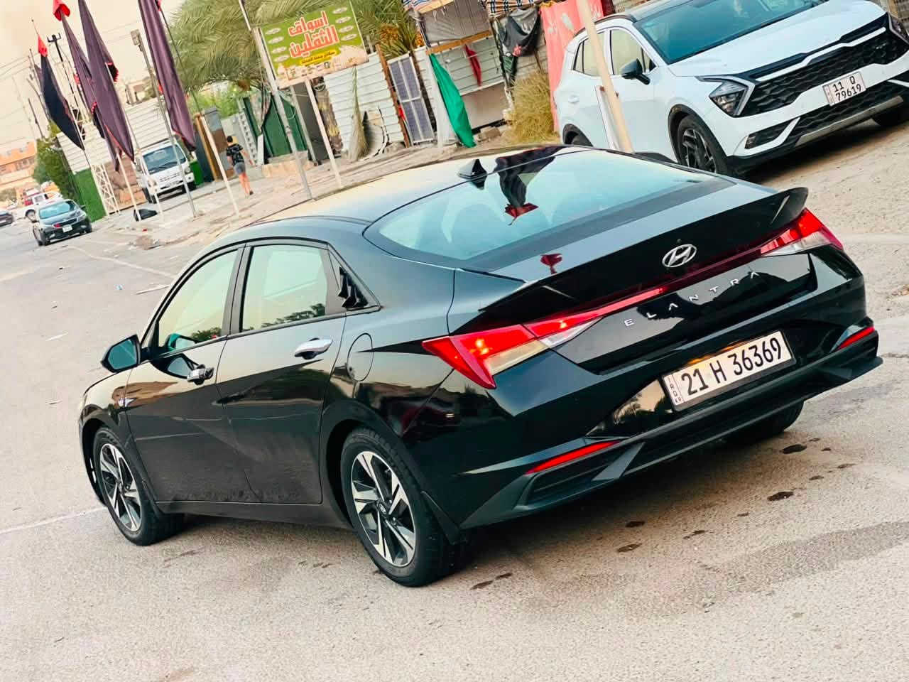 سلام عليكم 
بيع او مراوس حسب القناعة 
النترا موديل ٢٠٢٢ امريكي
مكينه ٢٠٠٠ دوش 
حادثها دعاميه اماميه وربع البنيد بدون ايرباك بدون دواخل صور الحادث بلمنشور بيهه بيهه كلير الجاملغ الخلفي والباقي كفاله 
مواصفات السياره 
سياقه ذاتيه توقيف ذاتي رادارات بصمه تشغيل عن بعد صدر امامي خلفي كله جديد رقم سليمانيه انكليزي تريد  تحويل او وكاله اني حاظر 
مكان السياره بغداد السيديه 
للاستفسار على الرقم ***********
متوفر واتساب
