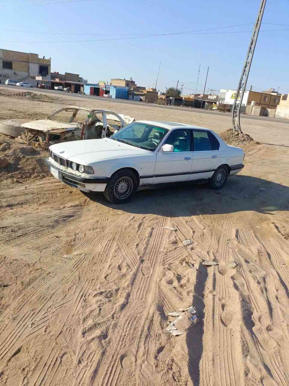 السلام عليكم بيم لبيع حجم 735سياره جاهزه مكينه وكير وحداديه اماميه وخلفيه كله جديد اكسن كاردن كهربائيات كله شغاله  هزه جديده   رقم نكليزي تريد وكاله تريد تحويل ثاني يوم سعره 32ببيه مجال عنواني ناصريه ناحيه الفضليه ***********
