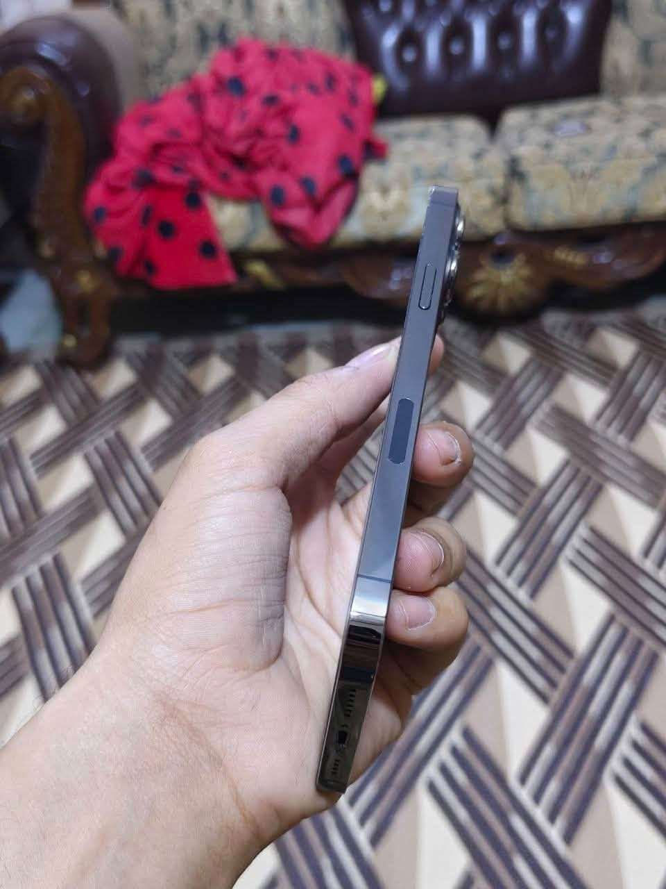 13 pro max
الجهاز قوي جدًا ونظيف

الجهاز نظافته تقريبًا 95%، مشتريه قبل سنة من شركة الهاجر، والجهاز استخدامه نظيف وما متعوب.

قبل أسبوع تعرض لسقوط وتم تبديل:

• الشاشة - جديدة ونوعية جيدة لكنها غير أصلية.

• البطارية - جديدة افضل نوعية موجودة بالسوق من

Estore شركة

• الكاميرات - أصلية.

ملاحظات الجهاز بكل وضوح:

• توجد منطقة محددة من الشاشة لا تستجيب للمس.

• زر الباور لا يعمل، لكن يمكن تشغيل وإطفاء الجهاز من خلال النظام بشكل طبيعي.

• باقي الجهاز يعمل بشكل طبيعي.

• لا يوجد تقطيع أو تعليق أو مشاكل بالأداء.

• الجهاز قوي جدًا وممتاز للألعاب.

• الجهاز على إيدي واستخدامه نظيف.

السعر: 375 ألف دينار

يوجد مجال بسيط جدًا للتفاوض للشاري .

الرجاء عدم المراسلة الموشراي المبالغ جميع ملاحظات الجهاز ملاحظات الجهاز موضحة بكل صراحة.

‏السعر350 وبي مجال للشراي
*********** واتساب
