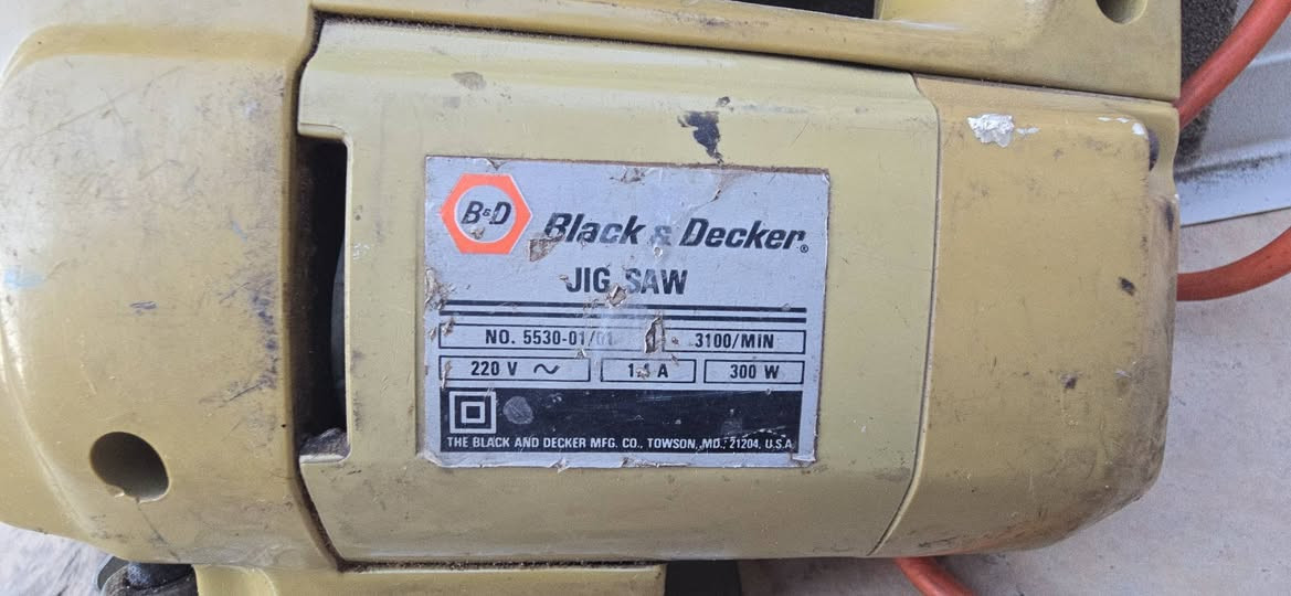 منشار أركت Black & Decker للبيع 🔧

منشار أركت كهربائي Black & Decker، صناعة أمريكية 🇺🇸 حسب الملصق الظاهر بالصورة.
⚡ يعمل على 220 فولت
🔧 قدرة 300 واط
🔄 سرعة 3100 دورة/دقيقة
مناسب للأعمال المنزلية والورش، وحالته موضحة بالصور.

💰 السعر ٣٥ الف مع التوصيل إلى اي محافظه للتواصل ***********

