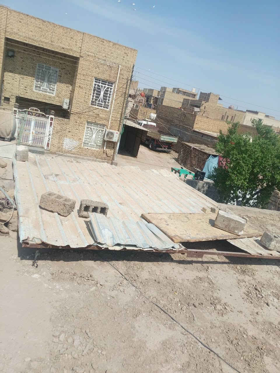 سلام عليكم قماره جينكو قويه وثكيله طول اربع متار ونص ولعرض ثلاث متار وثمانين لبيع سعر 175وبيه مجال 

الـــــرقــــــم ***********
