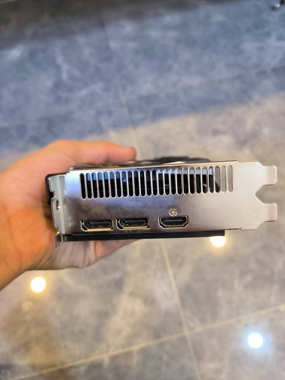 كرت rx 580 8gb Mllse
الكرت نظيف استعمال سنة و اني جبته جديد 
حرارته ماتعبر ال 70 ومستقر مابي اي مشاكل
تجيني للبيت تفحصة وتاخذة ما ابيع توصيل ❤️
مكاني بغداد الغزالية 
***********
السعر 75 الف
