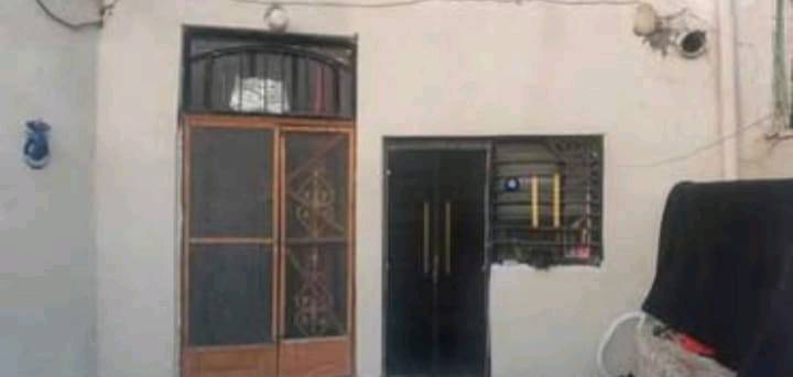 بيت للبيع#مساحة 220 متر 
طابوو زراعي سند 25
يحتوي البيت على 
غرف 5♦️
ديوانيه♦️
مطبخ حار وبارد
صاله♦️
كراج للسياره
ترك داير ما داير البيت 
حديقه
غرفه من الغرف سويت طولها ٩ امتار 
#العنوان المكان البصرة .السعر 110 وبي مجال