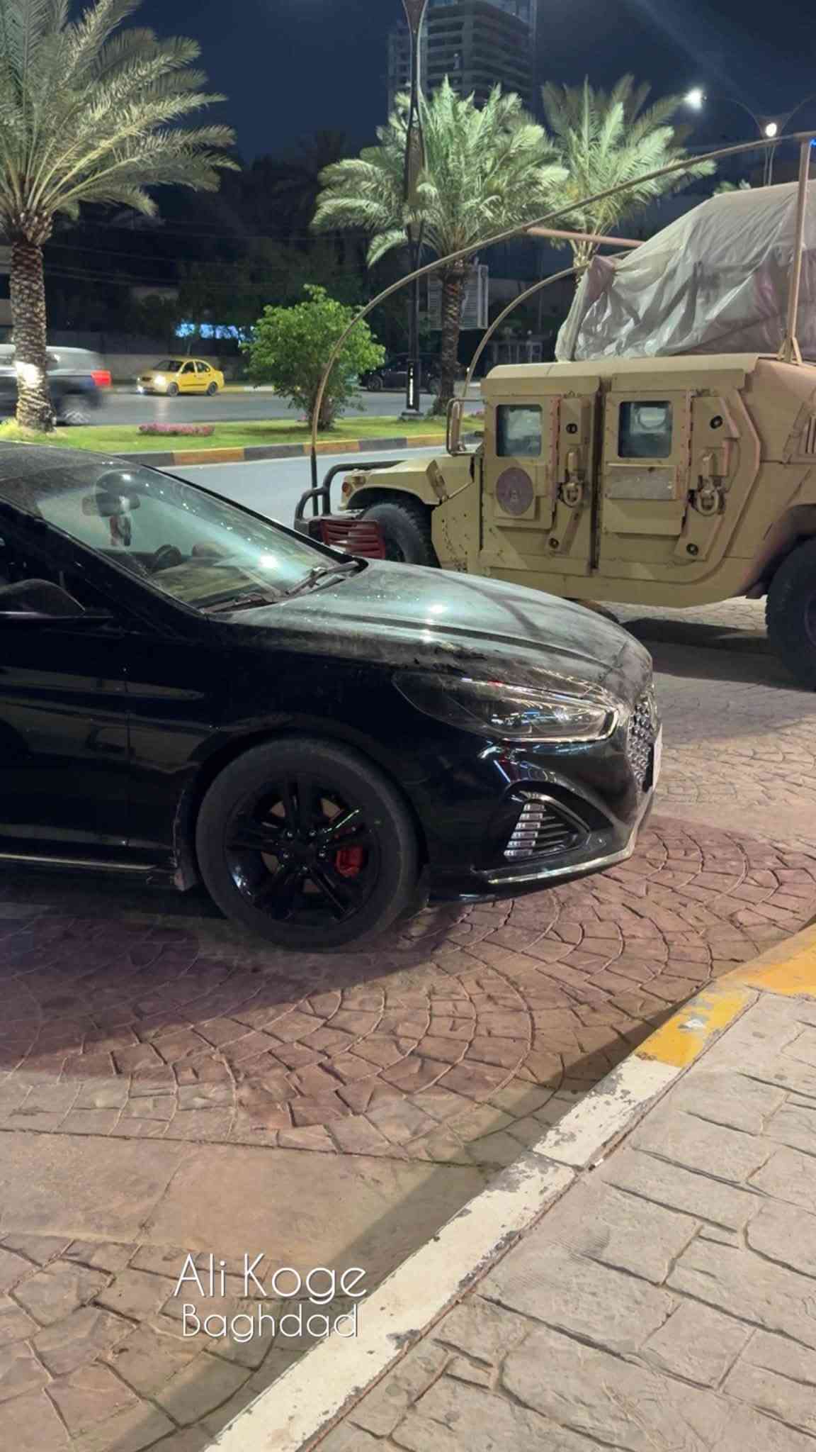 سلام عليكم سوناتا سبورت فول موصفات تحكمات جهتين شاشه جبيرة عدادات سبورت ستيرن حرف D وارد امريكي بيها جاملغات خلفيه ثنين وقبغ جنطه بدون دواخل وبدون ايرباك السياره نظيفه وكامله و مابيها اي نقص مكانها الدورة شارع ابو طياره للاستفسار  ***********

نص مكتوب في الصور:
- SULAYMANIYAH Iraq
- Ali Koge Baghdad