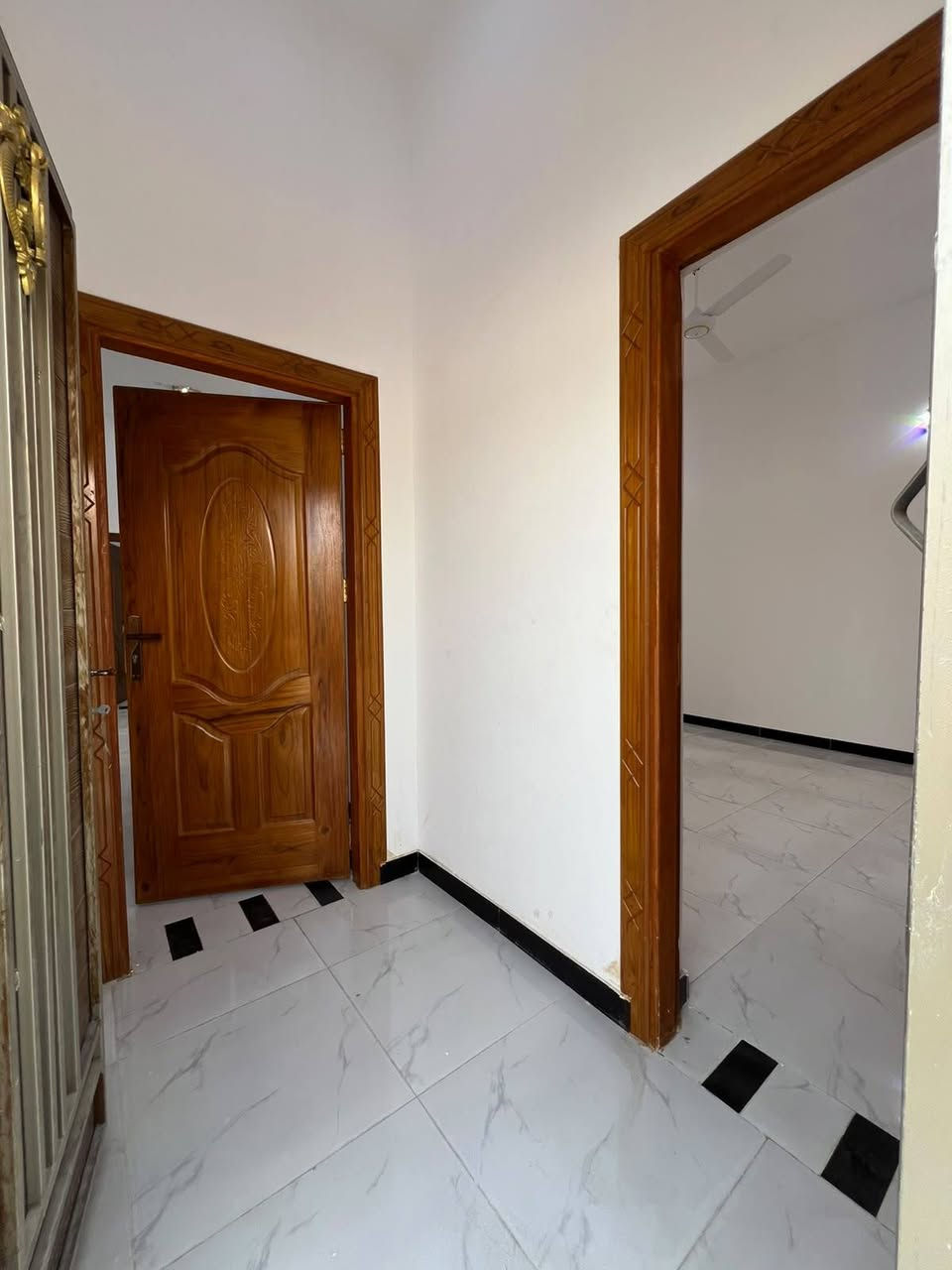 🏡 فرصة مميزة – 3 بيوت للبيع في أبو الخصيب / حمدان
🔹 يتوفر 2 بيوت للبيع، مساحة كل بيت 150 م².
*********** 
✅ مواصفات البيت:
• غرفتا نوم
• صالة
• ديوان
• مطبخ (حار وبارد)
• صحيات داخلية وخارجية
• جميع الخدمات متوفرة (ماء، كهرباء، تبليط)

📍 العنوان: أبو الخصيب – حمدان

💰 السعر: 85 مليون دينار للبيت الواحد، قابل للتفاوض.

📞 للاستفسار أو حجز موعد للمعاينة، راسلنا على الخاص أو اتصل بنا ***********
