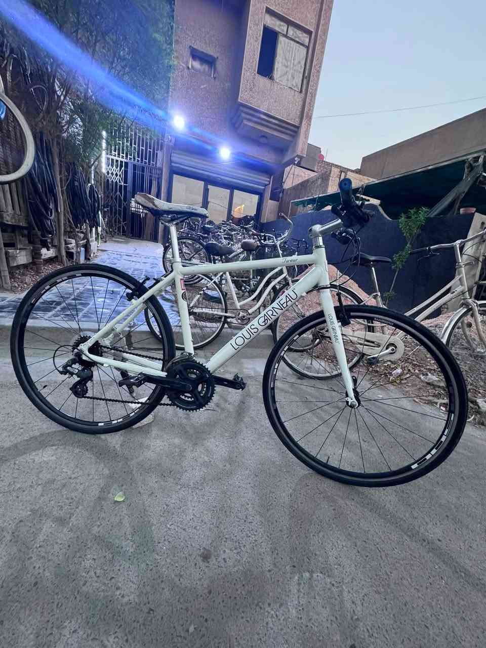 لويس جارنو • ٧٠٠*٢٨ • شيمانو ٨*٣