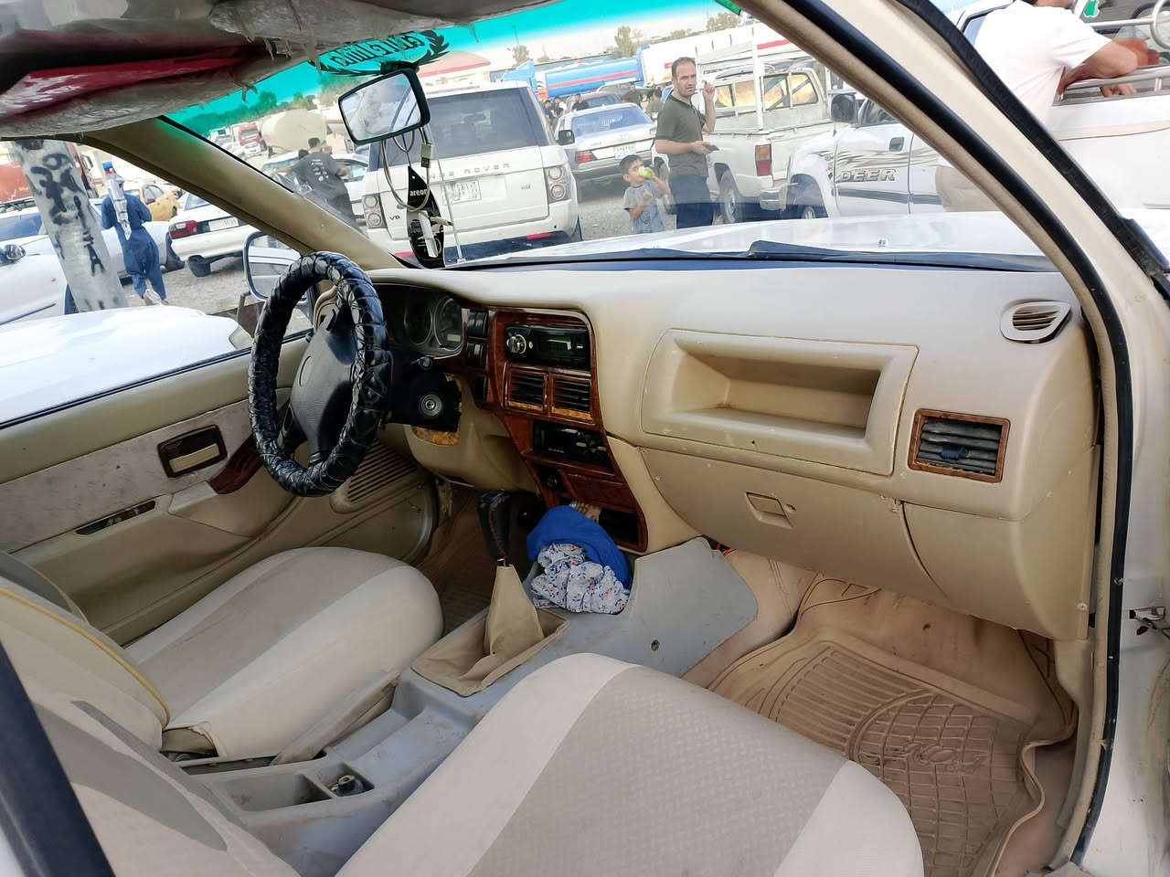 پیکاب مودیل 2007 مکینە بەخ
بەشەرتری گێڕو مکینە ی بێ عیب
ده عمو لێدراوی نیە
مەنفێست و اولات بەرشەرت
نرخی 27گڵا
شوێن کەلار
***********

نص مكتوب في الصور:
- 2007
