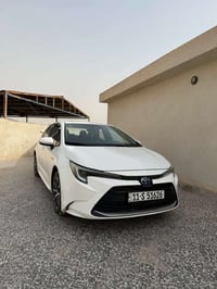كورلا هايبرد موديل ٢٠٢٤ شكل امريكي كفاله فول موصفات داخل احمر ماشيه ٤٧...
