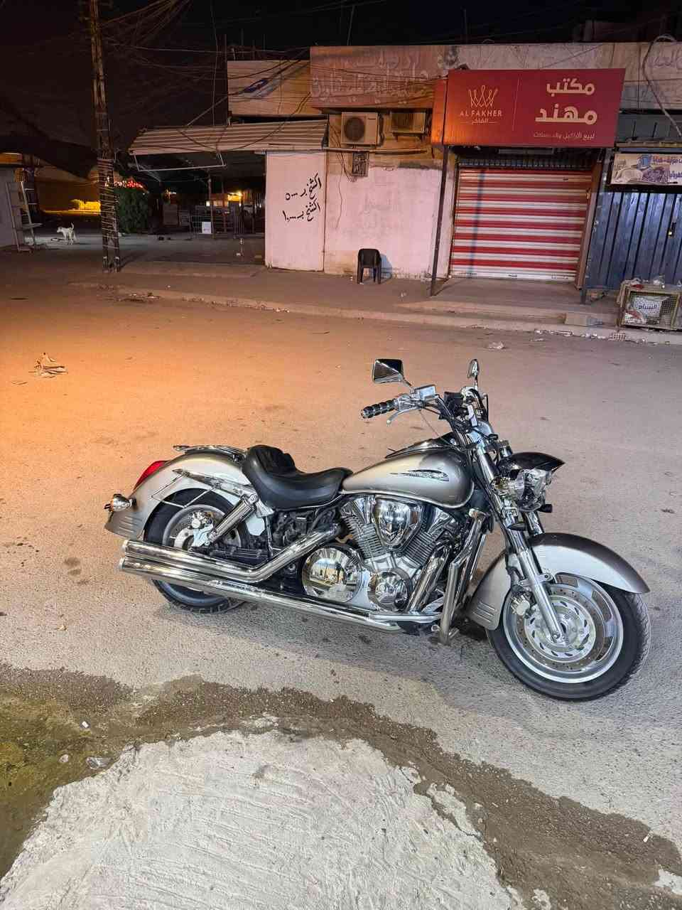 السلام عليكم 🩵
هوندا VTX1300موديل 2004دخول جديد بدون اوراق 
ماشيه 36الف  الدراجه نضيفه كلش وعليها ويل كب درع امامي مسطره اشاير بيها شاشه كامرات امامي خلفي 
الدراجه خير من الله مكاني الزعفرانيه ***********
