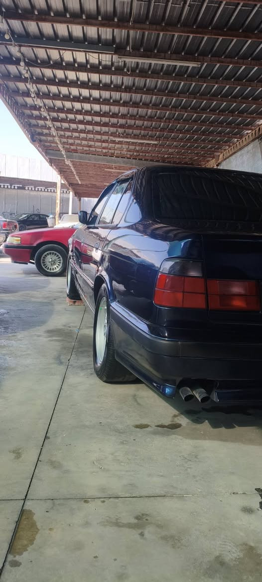 ماشاءاللە تاقانەی سلێمانی 🇩🇪💙
،BMW 1993 . 525 iA تۆماتیک بیلاد 
وارد یابان . فول فول بەس سلاید نیە ئاڕمی پلاستیکی سلێمانی بەشەرتی ئەوەلیات و حاسیبە . 
گێڕوو مەکینەو تەقەو ڕەقەو کارەبایەتی یەشەرت 
تەبرید گەرمی و سارد لەسەر سویچ 
مواسەفات . تەعدیل سورعە 
ناو فۆڕمیکا 
تەبرید 
کوشن جلد 
4جام کارەبا 
2لایت ئەڵقە 
پێش پان 
کامل کراوە بە ئێم M 
چوار تایەو ویلی لۆکی حەسیری بە ژێر دایە 
دەعمی نیە پێش و دوای کەپس 
 بۆیاخ کراوەتەوە لەسەر ساغی 
 نرخی خوار هەموو بازار 56 و معامەلەیەکی برایەنە . ناونیشان سلێمانی . بۆ زانیاری زیاتر پەیوەندی بکەن بەم ژمارە تەلەفۆنانەوە 
*********** 
*********** السليمانية, العراق
