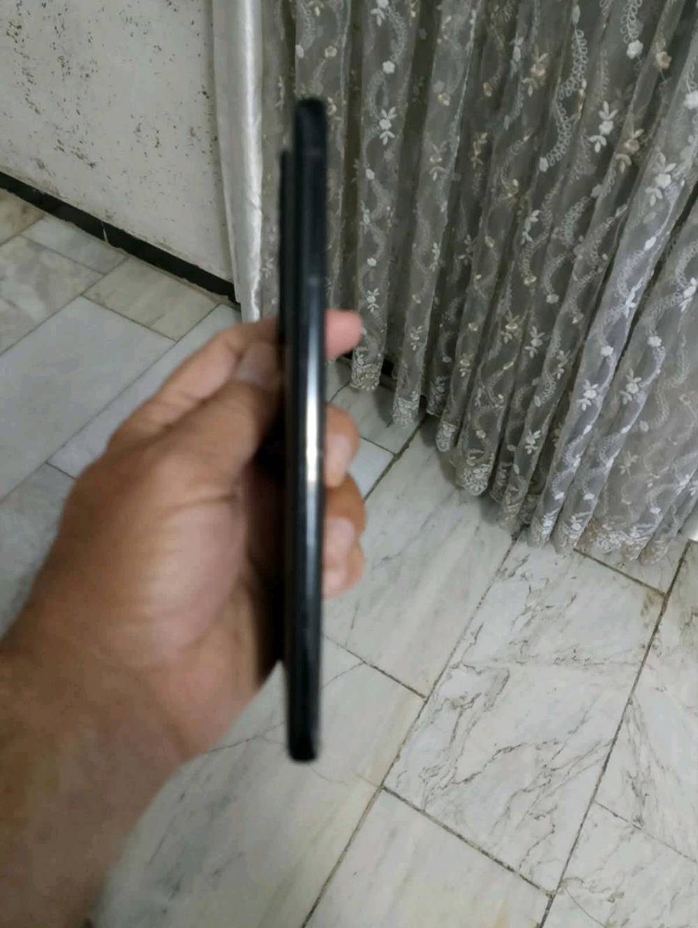 GalaxyS21 Ultra  5G
دبل شريحة ذاكره256/عشوائية 12بس بي كسر بشاشة جوه ما مأثر عل لمس من اول مجبته 
جهاز بلادي ما مفتوح ولا داخل تصليح للبيع لو مراوس بوكو