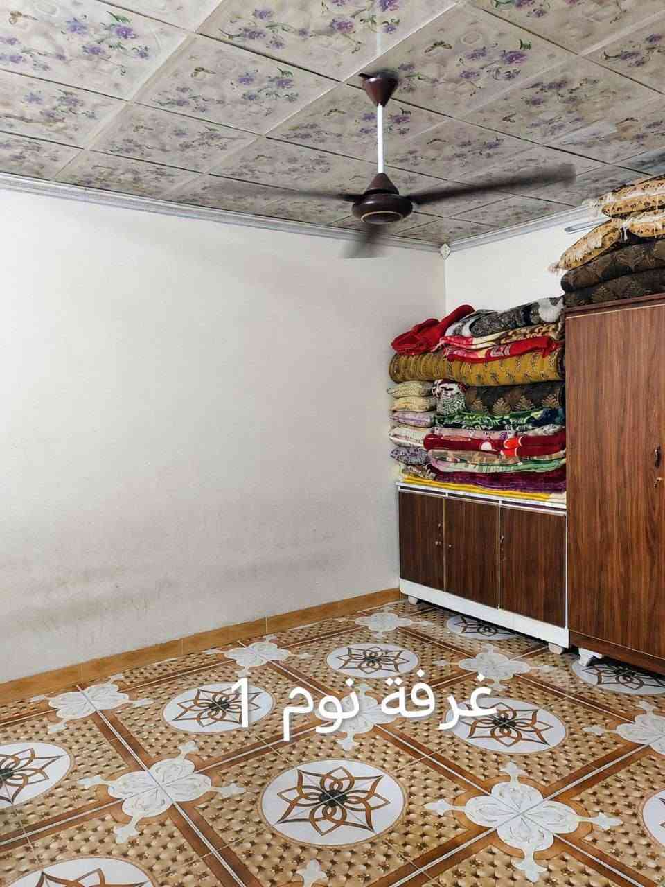 بيت للبيع 200 متر طابو صرف باسم شخص واحد طابقين 5 غرف نوم واستقبال وهول ومطبخ اغلب الغرف سويت العنوان كركوك حي النصر قرب مستشفى النصر السعر 145 مليون وبي مجال الاستفسار مراجعة مكتب الصالح للعقار  كركوك حي النصر شارع الوسط ***********

نص مكتوب في الصور:
- هول ٣ في ١٠
- غرفة نوم 1
- استقبال