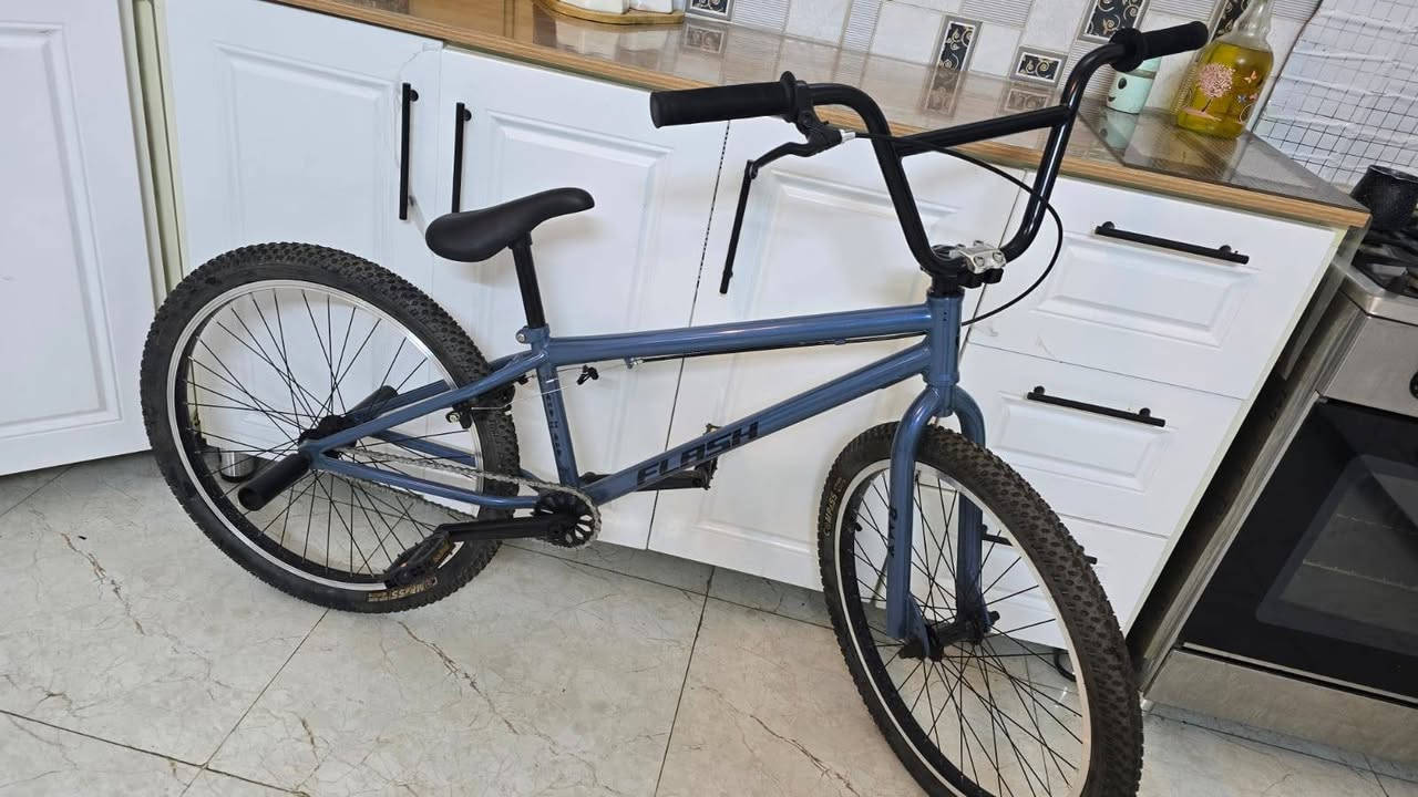 السلام عليكم
بايسكل bmx رياضي حجم ٢٤ جديد غير مستعمل 
السعر ١١٠ الف 
***********
