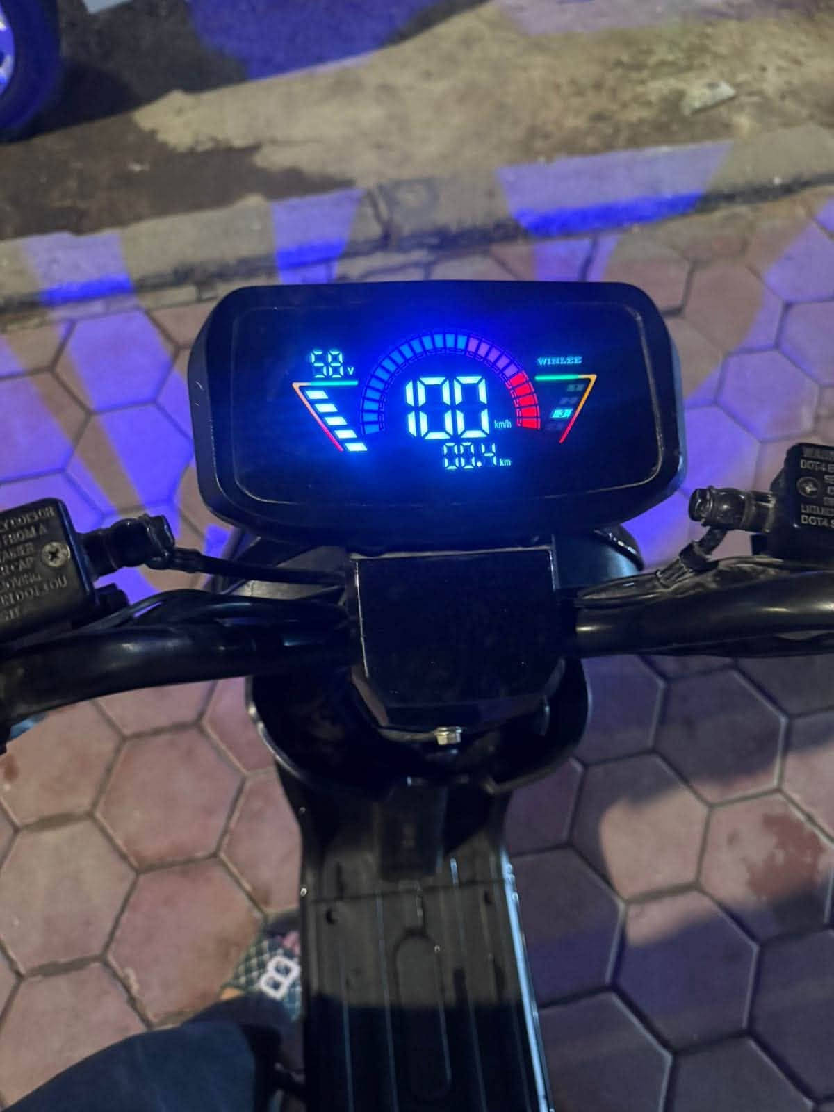 سلام وعليكم دراجه R9 اللبيع دراجه حلوه ماعوزه شي عوزه بس بنز مال البريك الوره 2026 دراجه كله بلاديه تايراته جدد حلوه الدراجه سريعه بطاريات جدد سعر 350 وبيه مجال مكاني بصره 5ميل رقم ***********
