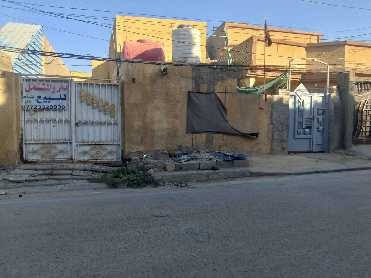السلام عليكم ورحمة الله وبركاته

🏠 دار للبيع في كربلاء

📐 المساحة: 250 م²

📜 جنس العقار: طابو صرف

🏡 البناء: قديم، ويحتوي على مشتمل مؤجّر حاليًا

📍 الموقع: كربلاء – حي العسكري – سوق العابد، قرب مول الأمير

📞 للتواصل: ***********
