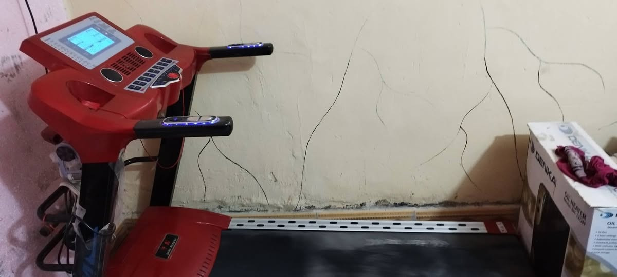 هالسلام عليكم عندي هذا جهاز الجري مستعمل شهرين وتركته يتحمل وزن 190 كلغم جبلي اريد ابيعه ب500 الف نضيف الجهاز مكاني البصره للاستفسار ***********
