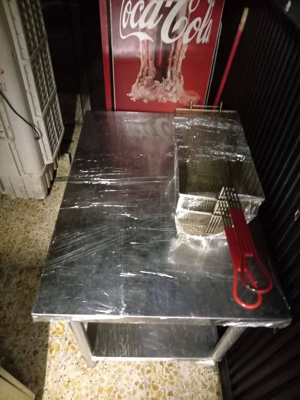 السلام عليكم
قلايه ٥ مدافع ٧٠٠
ميز ستانلس ستيل ١٥٠
جهاز طلبات ١٠٠
نظام كاشير سبيدو ٧٥٠ 
مبرده ١٧٥
زيونه ***********
