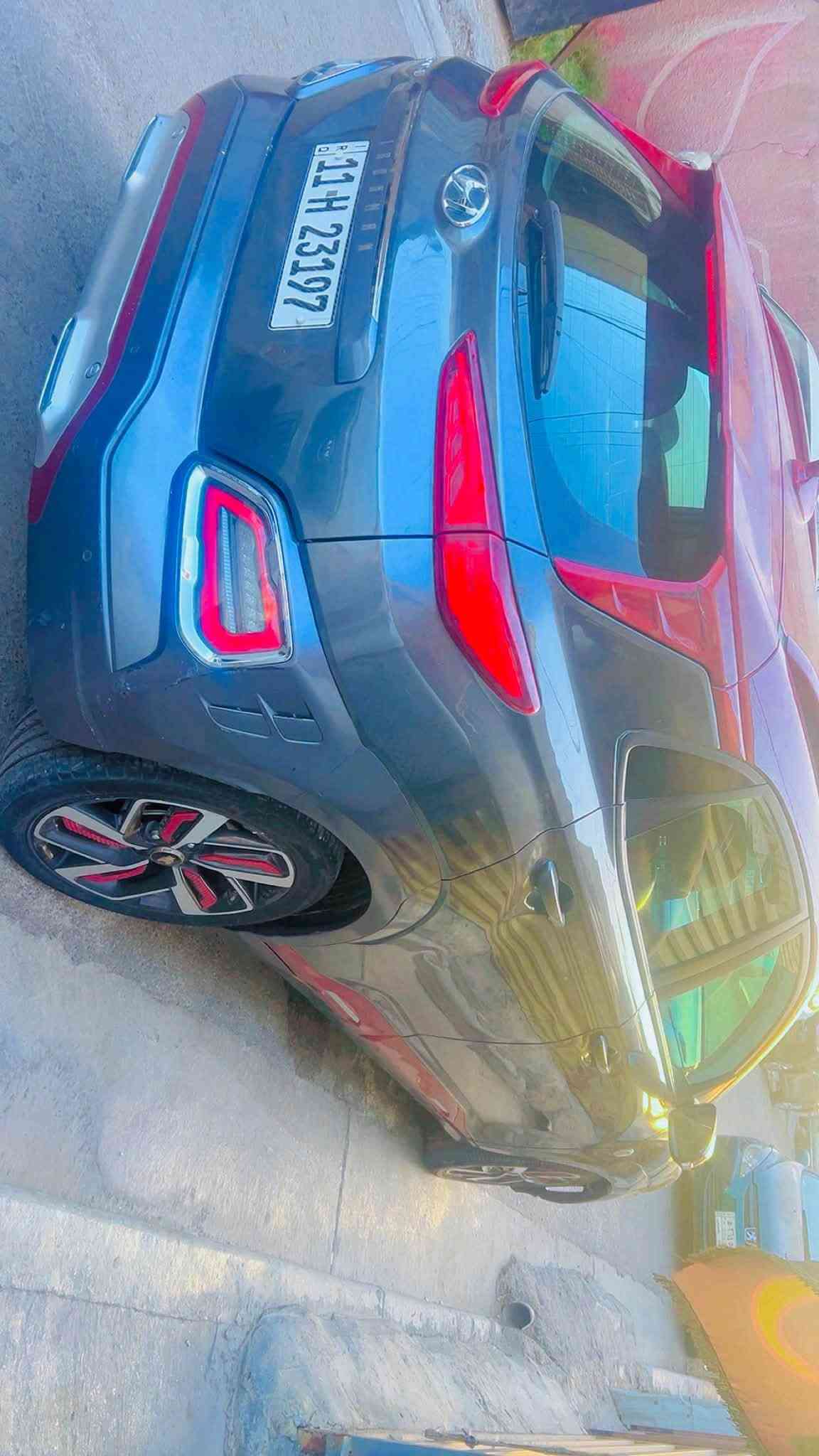 السلام عليكم  للبيع كونه 2019 فول 1/1
Hyundai Kona Iron Man Edition

* الموديل: 2019

* الفئة: Iron Man Edition

* المحرك: 1.6L T-GDI Turbo

* عدد السلندرات: 4 سلندر

* القير: 7 سرعات DCT دبل كلتش

* نظام الدفع: AWD دفع رباعي

* ويل حجم 18 إنچ Iron-Grip Dual Tone

* نظام الصوت: Infiniti Premium Audio

* السماعات: 8 سماعات

* الشاشة: 8 إنچ Touchscreen

* Apple CarPlay: موجود

* Android Auto: موجود

* الشحن اللاسلكي: موجود

* Head-Up Display HUD: موجود

* عدادات: شاشة LCD قياس 4.2 إنچ

* المقاعد Leather مع تطريز وتفاصيل Iron Man

* المقاعد الأمامية: تدفئة 

* الدخول والتشغيل Smart Key + Push Start

* نظام نزول المنحدرات: موجود

بسمي عنوان بغداد حي القاهره ***********

السعر ١١٣ وبيه مجال بسيط
