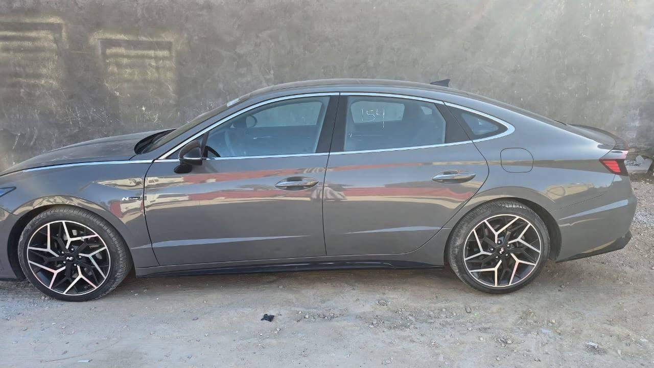 سوناتا ٢٣ حره بدون رقم فول مواصفات ان لاين اعلى فئة بالمواصفات محرك ٢٥٠٠ تيربو حادثها صبغ بنيد فقط والجاملغات مفتوحات وراجعات نفسهن شرط مابيهن صبغ ولا معجون فقط فتح براغيهن لغرض تصليح البنيد مكان السماوه سعرها 165 وبيها مجال بسيط ((***********))

