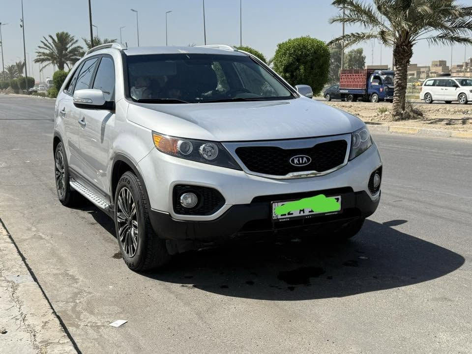 🚘 كيا سورنتو 2014 (أدوات) - بحالة الوكالة ✨
للبيع سيارة كيا سورنتو موديل 2013، دخول جديد وبمواصفات مميزة جداً جاهزة وما ناقصها أي شي.

📌 أهم المواصفات:

 ❄️ تبريد ثلج (ما شاء الله)

 ⚙️ المحرك والكير: بجيس الشركة (جديد وبحالة ممتازة)

 ⛽ كاز حصة: متوفرة لجميع المحافظات

 🛋️ الكراسي: كشنات جلد (تدفئة + تبريد)

 🎡 المقود: هيترات بالستيرن

 👥 السعة: 7 راكب (عائلية بامتياز)

 🔑 التشغيل: بصمة أبواب وبصمة تشغيل

 📸 الكاميرا: كاميرا دوارة عالية الدقة

 🚨 الحساسات: حساس أمامي وخلفي للمساعدة على الوقوف

 الدخول: دخول جديد 🆕

💰 السعر:

 السعر: 62 ورقة (وبيها مجال للشراي الطيب 🤝)

📍 مكان تواجد السيارة:

 المحافظة: بغداد مشتل 

📞 للاستفسار والتواصل:

للمزيد من التفاصيل أو المعاينة، يرجى الاتصال مباشرة على الرقم:

📲 ***********
