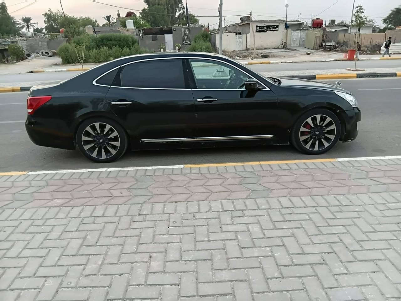 سيارة ادوات 
جنسيس اكيوس موديل 2013 محرك 6 سلندر 3800 
بيها كصتين 
مكان السيارة في الكوت 
***********
