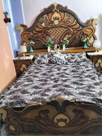 غرفة للبيع • خمسة أبواب • نظيفة جداً