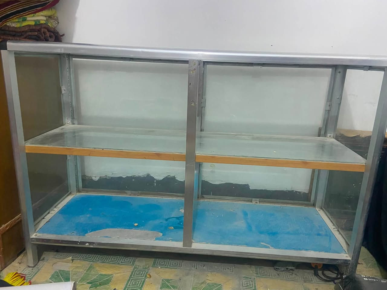 اغراض محل للبيع رفوف مع ميز عدد2قياس الميز مترتين +متره ونص
للتواصل على رقم ادناه
***********
