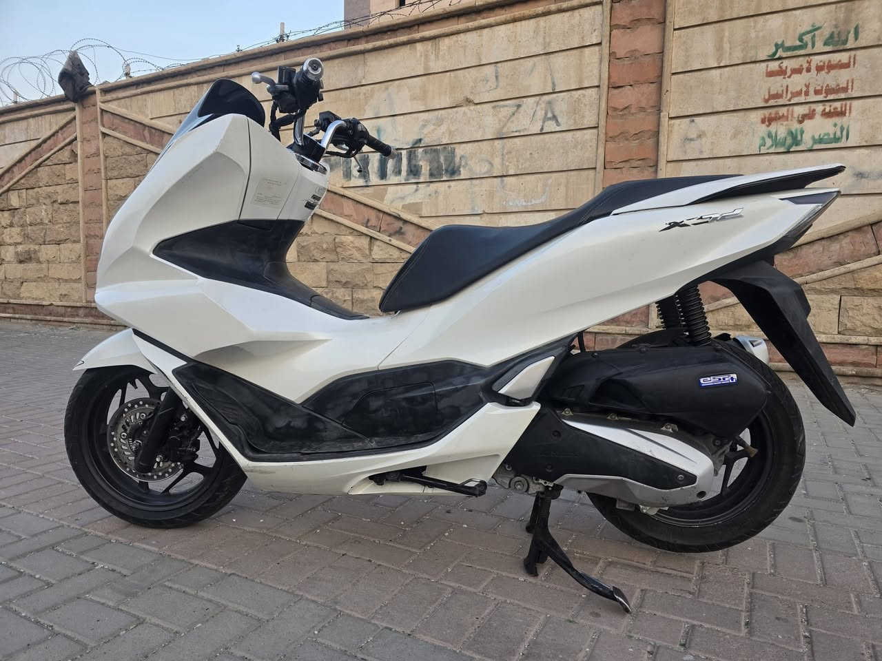 السلام عليكم دراجه pcx جيل رابع كوري
مكفوله كفاله عامه مكينه وين مايعجب وديها والكشر كدام عينك كلب وقتنع حساس ازدحام شغال الاستفسار على الرقم 
   ***********
