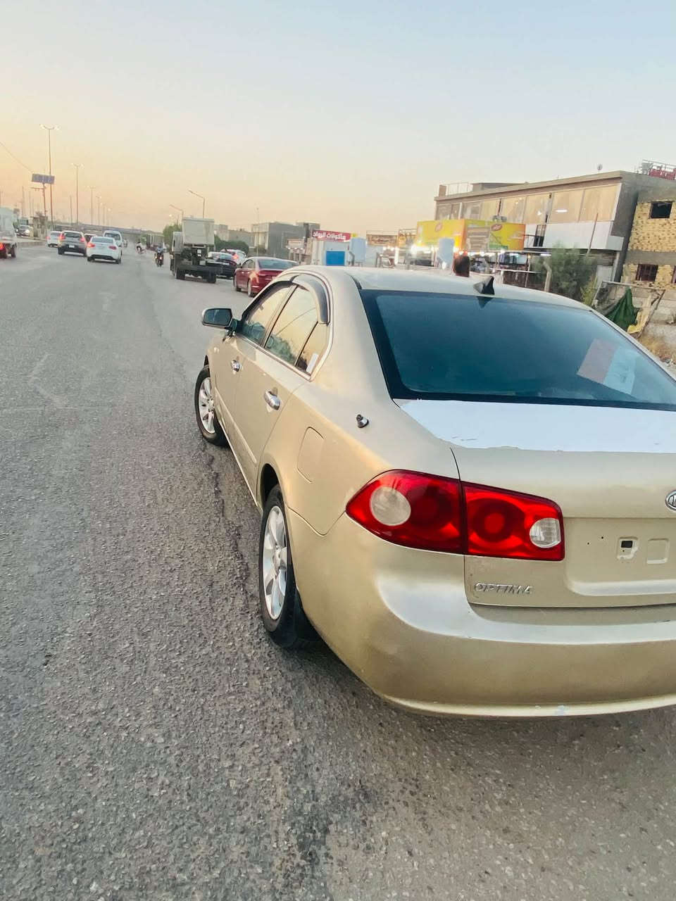 سيارة اوبتما ٢٠٠٨ خليجي محرك ٢٠٠٠ لون ذهبي
رقم بغداد انكليزي بسمي تحويل ثاني يوم
مكينه 2000 كير كفاله ع ايدي 
سياره مكفوله من الضربه فقط بنيد جارد ومرشوش ودواير جاملغ خلفي علما البنيد الأصلي فقط جارد ومرشوش تجي وتشوف بعينك السياره احلى من الصور داخل مرتب نصبته حلوه ((سعرها ٩٥ ))وبيه مجال رقمي *********** مكاني حله بابل
