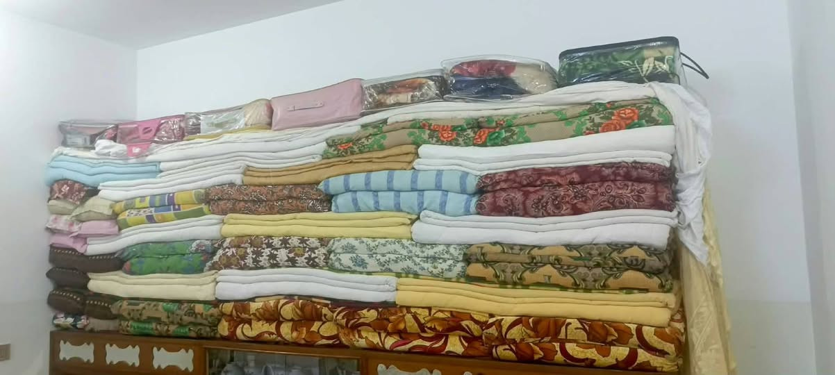 بوفيه هيه وفراشها للبيع
سعر البوفيه ٣٠٠ وبيها مجال ١٢فوت 
والفراش. كل قطعه ع ١٠ 
 ***********
اتصلو ع رقم 
العنوان حي المعلمين خلف احمد ياسين

