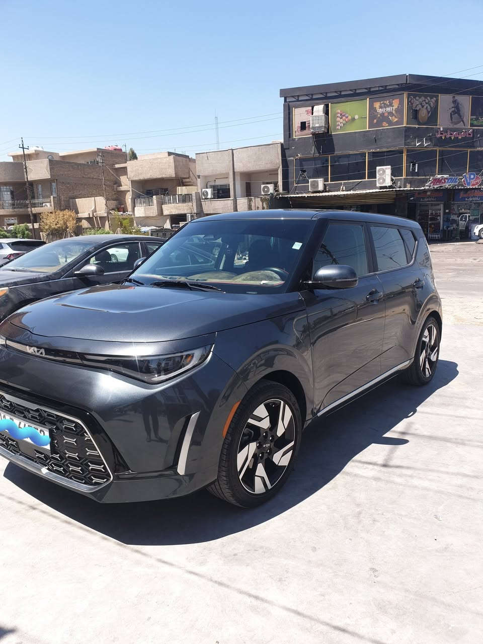 سيارة صول موديل 2024 فول مواصفات فئة جيتي لاين GTline  مرقمة بغداد حادث بسيط بدون صبغ لون مميز اسمنتي السعر ١٦٠
***********
