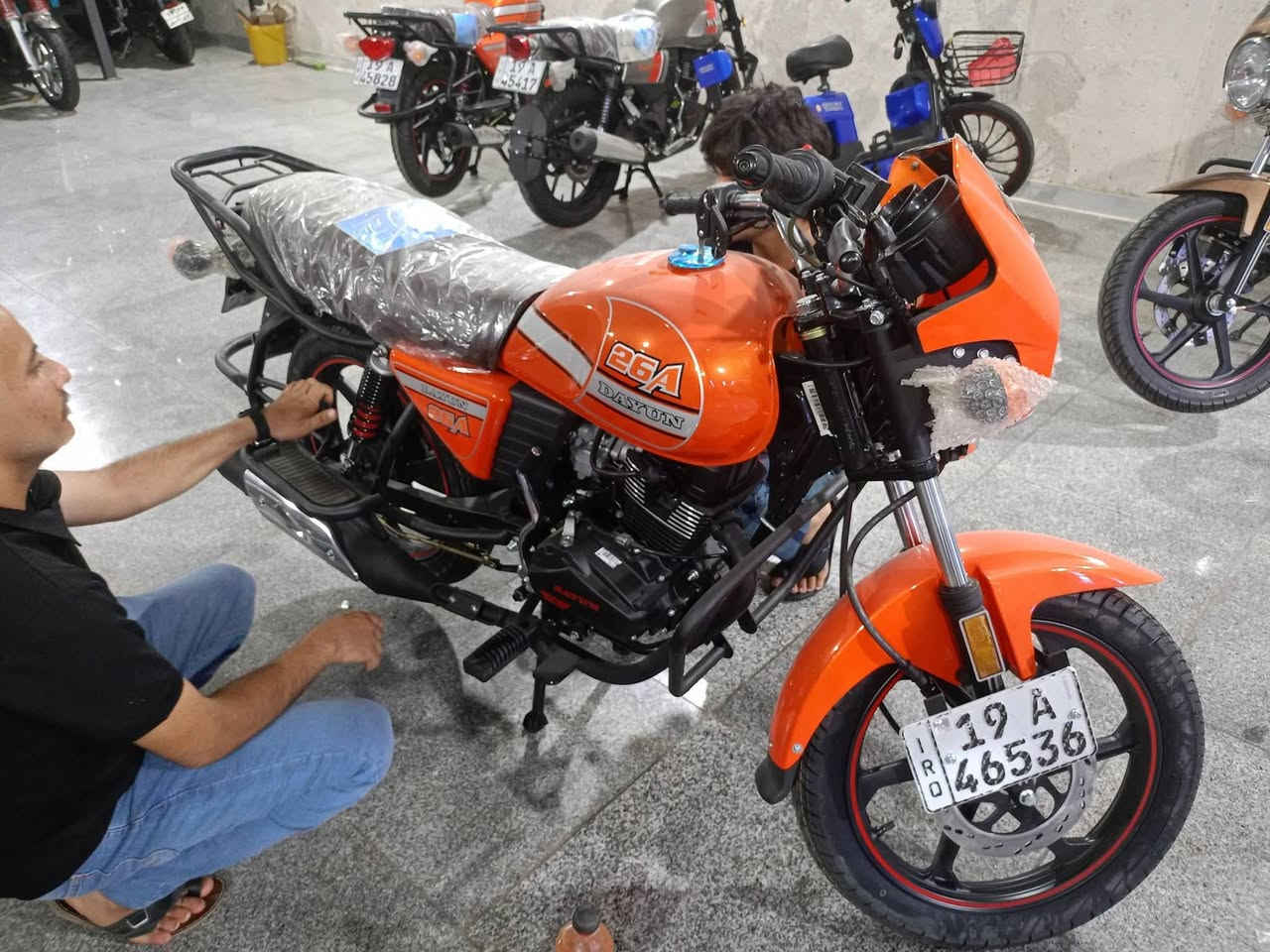 🏍️ للبيع دراجة دايون نفخ A26 – موديل 2024
دراجة دايون نفخ A26 بحالة ممتازة جدًا، أصولية وبيهه رقم وسنوية كربلاء، والتحويل مباشرة باسم المشتري وما تحتاج تروح للمرور لإكمال المعاملة.

🔹 الدراجة مشتراة جديدة قبل أقل من شهر ماشيه فقط 3 الف كيلو
🔹 سعر الشراء وهي جديدة: 3,300,000 دينار
🔹 الحالة: جديدة بالكامل ونظيفة جدًا
🔹 رقم وسنويه
🔹 التحويل مباشر باسم المشتري
🔹 الدراجة جاهزة للاستخدام وما عليها أي مشكلة

💰 السعر المطلوب: 3,000,000 دينار
والبيع بيه مجال بسيط.

📍 المكان: كربلاء / طويريج 
📩 للتواصل والاستفسار بالخاص
او على الواتساب 👇 
***********
