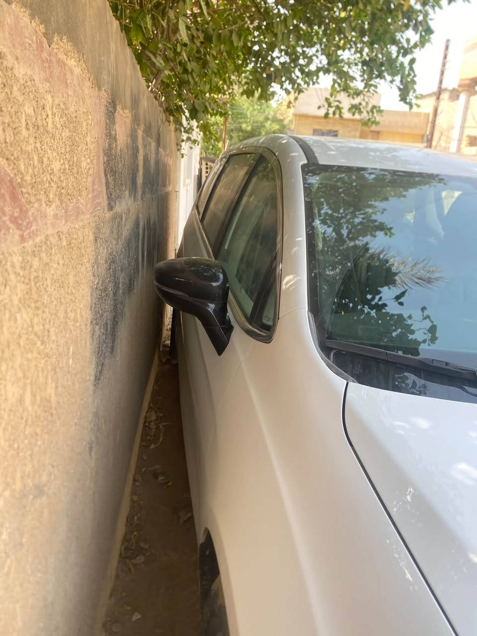 باسفيكاً موديل 2024 محرك 6سلندر بانزين عادي محسن بيها قبق صندوك ومبدل بلادي وطعجه بالبنيد فقط سياره جديده بمعنى الكلمه  
السعر 260$وبيها مجال بسيط 
***********
