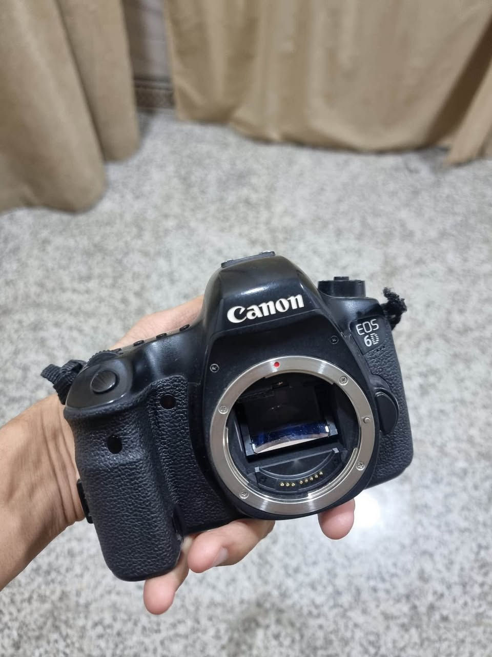 سلام عليكم شباب كامره 6D مع زوم رياضي 300/75
السعر 550

نصيفه نصافه الزوم 100./.100 الملحقات تحتوي عل بطاريه 2 و كراب و حقيبه  و حمله صور السعر خاص  او تصال عل هاذا الرقم ***********
