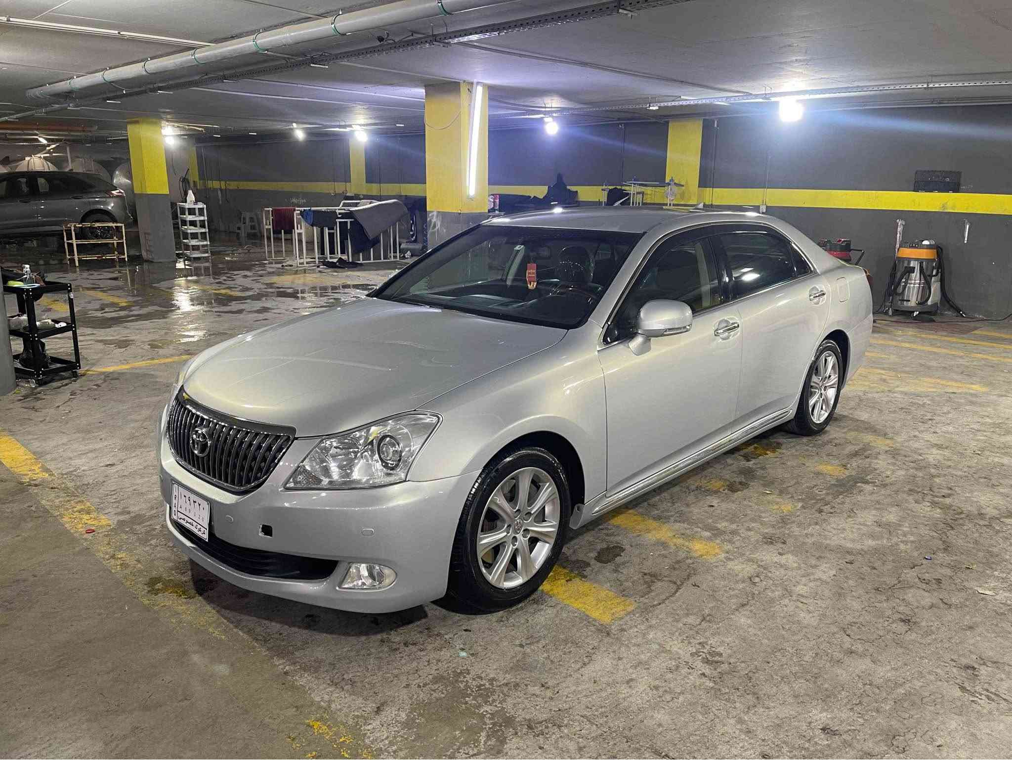 toyota majesta 2011
موسس  ٤٣$
فول موا سه فات به س به رده و جلدو سلايت نيه
مه كينه v8  ره نكى سلڤه ر به حرى
كاميره و شاشه و حاسه ى بيشو دوا
حه مامو بو ليش كراوه جامى بيشو دوا هه لكيراوه
جوارتايه و ويلى لوكى له زيره
ته بريدو كه رمى به شه رت
بريكى به سراوه 
كيرو مه كينه به شه رت *********** السليمانية, العراق
