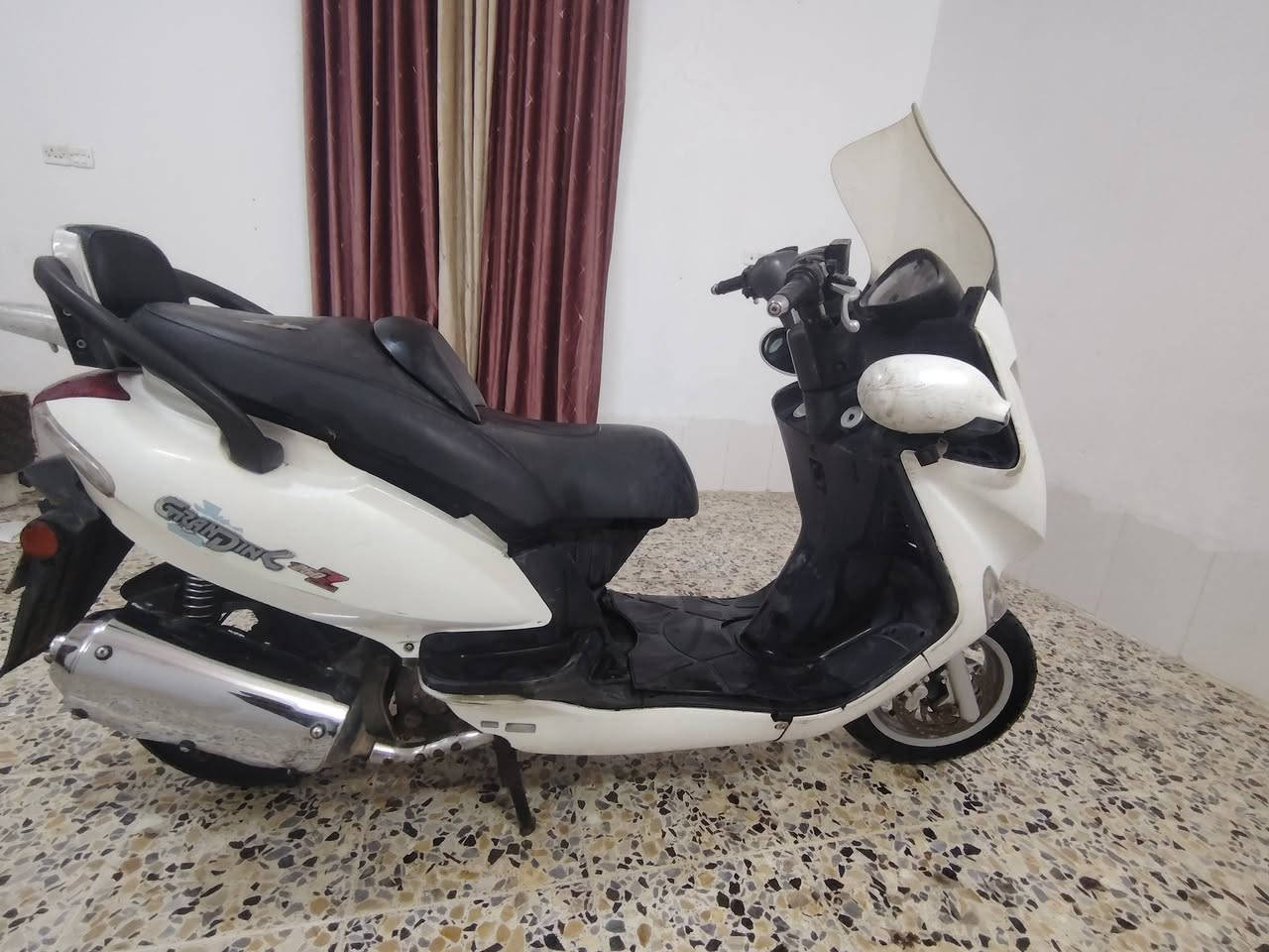 يا الله دراجه كايمكو محرك250cc مسجل رقم وسنويه تحويل ثاني يوم سعر900وبي مجال مكان رمادي بريشه هاذ رقمي للتواصل ***********مو شراي لا تعبني ولا اتعبك
