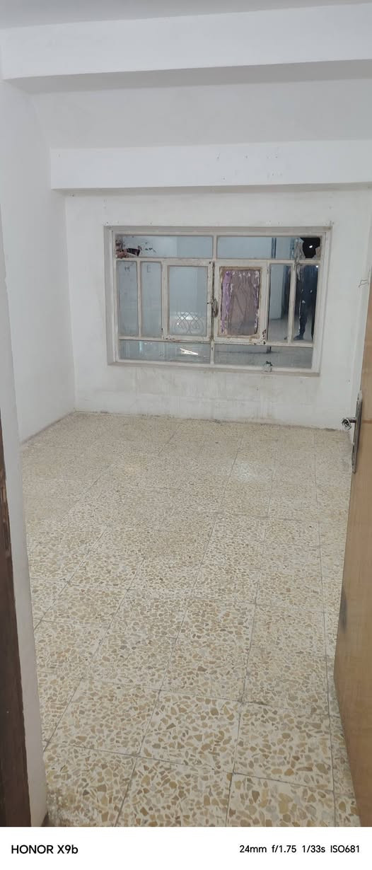 يوجد لدينا
شقه للايجار طابق اول

غرفتين كلدور مطبخ صحيات

سعر الاجار 250 الف

الماء والكهرباء والانترنت واصل علينا

حله حي المهندسين قرب مركز تأهيل الجرحى

للاستفسار الاتصال على الرقم ***********
