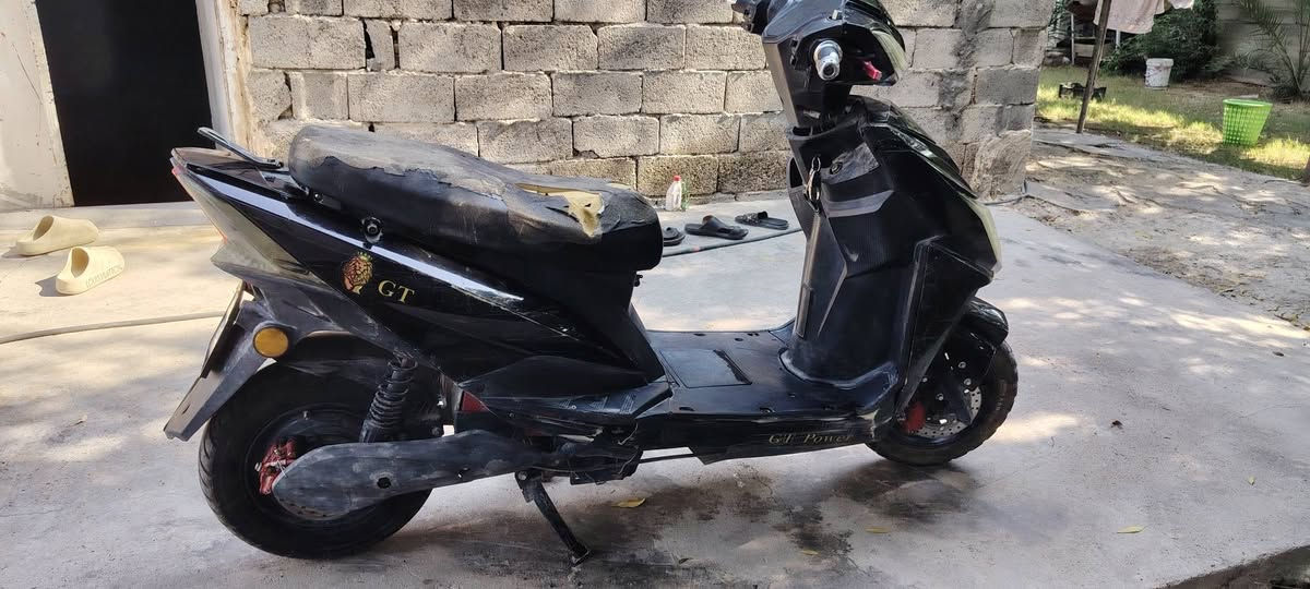 السلام عليكم دراجه شحن للبيع سعر 175 وبيها مجال قليل دراجه واضح في الفيديو رقم الهاتف *********** المكان بغداد الدوره
