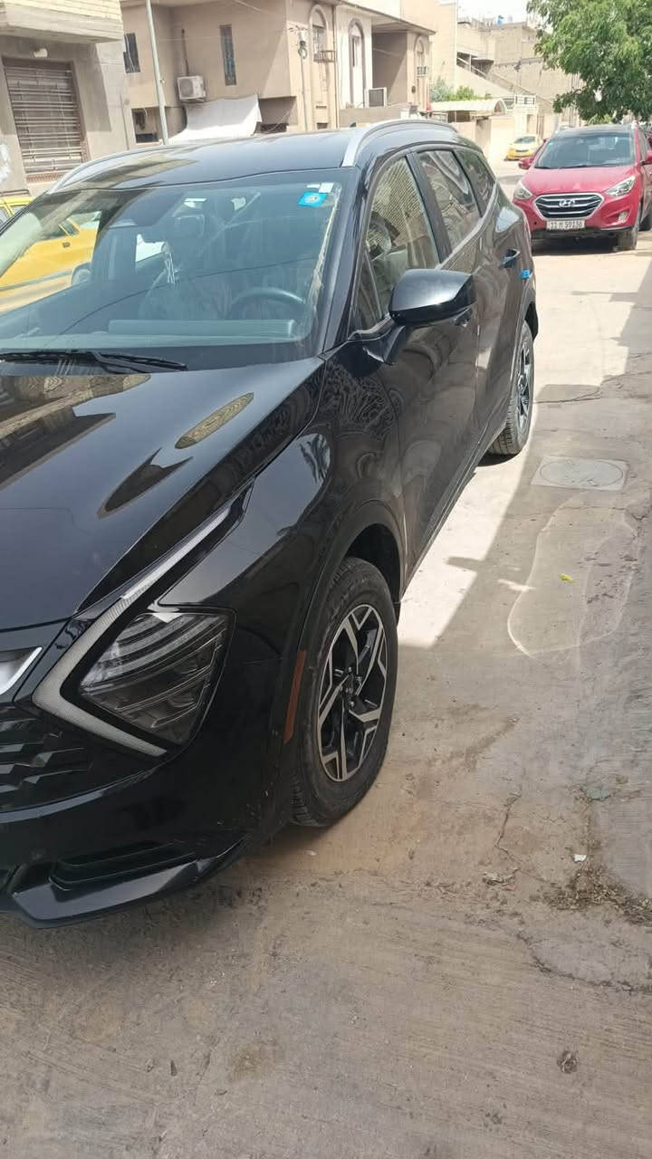 سبورتج 2023 باسمي بيه طخه بسيطه بين الجاملغ الخلفي والباب صور الحادث ويه الصور وبيه رصعه بسيطه بلقماره بسبب التحميل السعر 160 مكان السياره مدينه الصدر رقم 
***********

نص مكتوب في الصور:
- قص