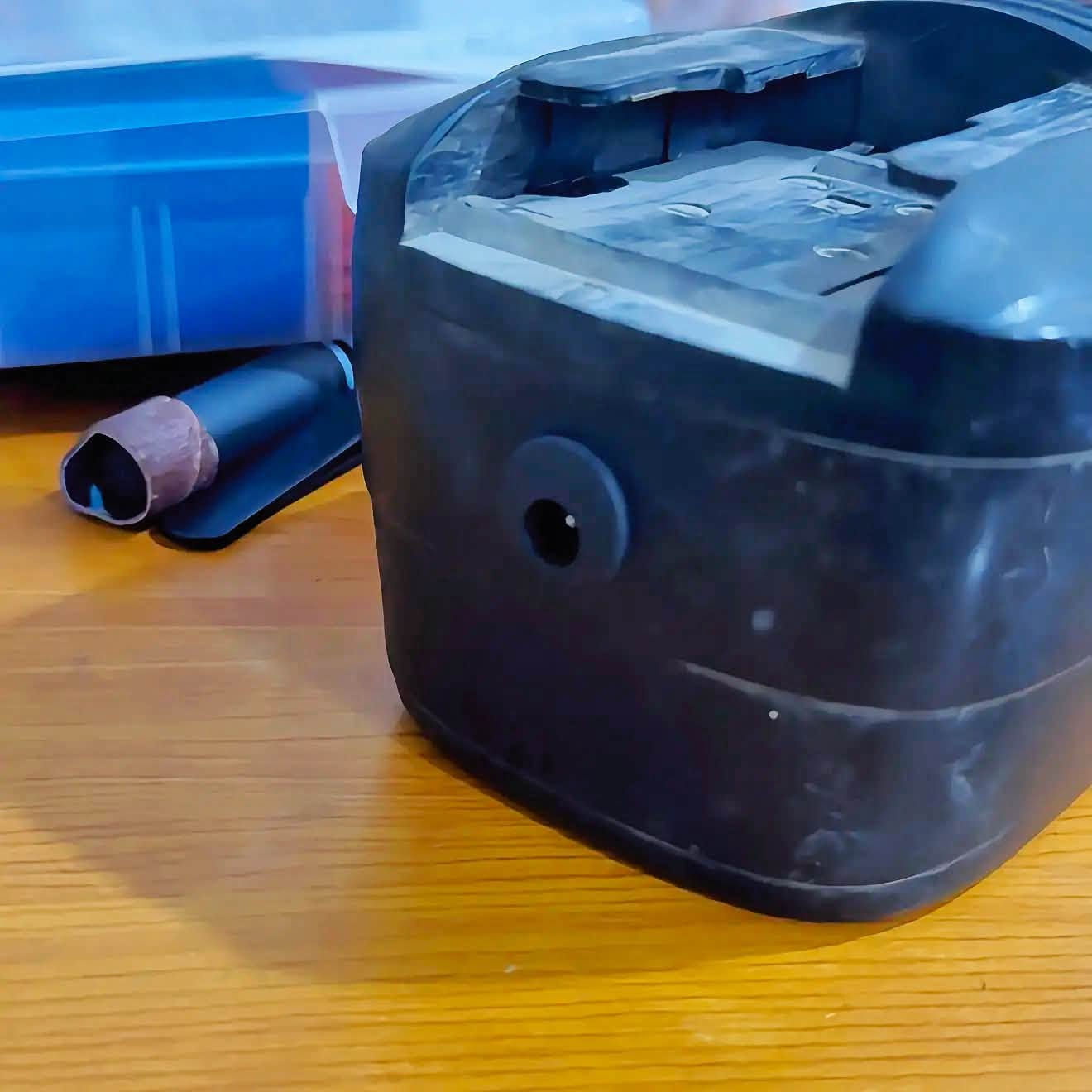 تجميع بطاريات ليثيوم لدريل شحن 12V

البطاريه القديمة نوع نيكل كادميوم
تم استبدالها بخلايا ليثيوم ايون 2500mAH من شركة EVE مع كرت BMS لحماية البطاريات من الشحن الزائد والتفريغ الزائد

تم زرع منفذ شحن داخل البطاريه ليتم شحنها بشكل مباشر بدون قاعدة شحن

السلطاني لبطاريات الليثيوم
بابل - قضاء المحاويل - قرب مطعم فينيسيا
***********
