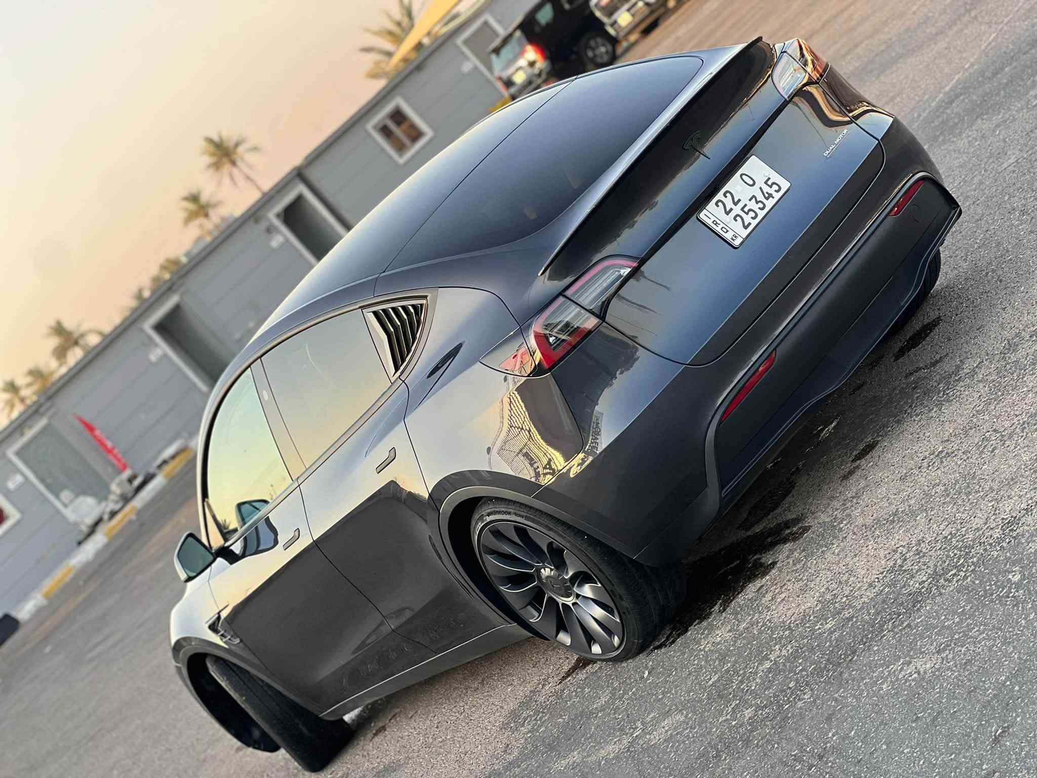 Tesla Model Y 2024
📍السياره حلوه وجديده واحله من الصور وترقيم جديد 

PEFORMUS تسلا موديل Y 2024

السعر210 وبيها مجال

الموديل  2024

  

المسافة المقطوعة10km

مرقم أربيل بسمي تحويل ثاني يوم

‎

                         👇🏻👇🏻👇🏻الاضافات  👇🏻👇🏻👇🏻

                                  

‎• تقطع بالشحنة550 كيلو

‎• سقف بانوراما زجاج

‎• شاشة كبيرة حجم 15 بوصة

‎• كاميرا خلفية

‎• حساسات خلفية

‎• كاميرا امامية

‎• حساسات اماميه

‎• كاميرا جانبيه 

‎• كراسي كهرباء 

‎• كراسي مدفية

‎• غرفة جلد مميزة لون ابيض    

‎• رادار امامي

‎• رادار خلفي

‎• رادار جانبي

‎• مانع تصادم

‎• محدد مسرب

‎• كاميرات عدد 8 

‎• حساسات جانبيه

ويل قياس20 

‎• مثبت سرعة

‎• كاميرات محيطيه 360° 

‎• تحكم بالسياره عن طريق الشاشة

‎• نظام قيادة آلية Auto Pilot

‎• عداد ديجيتال

‎• تشغيل تلقائي

‎• نظام قيادة ذاتية Full Self drive

‎• نظام (RCTA) للتنبيه عند الرجوع للخلف

‎• نظام (RSA) لكشف لافتات السرعه للطريق

‎• نظام (PSC) الرادار الذكي لمنع الاصطدام 

‎• نظام (LTA) لتحديد المسار على الطريق

‎• تشغيل عن بعد

‎• الدخول الذكي

‎• نظام ترفيهي كامل متكامل يحتوي على ( YouTube / 

WhatsApp / Tik Tok / Netflix)

🚗 مكاني بغداد الكرخ للاستفسار***********
