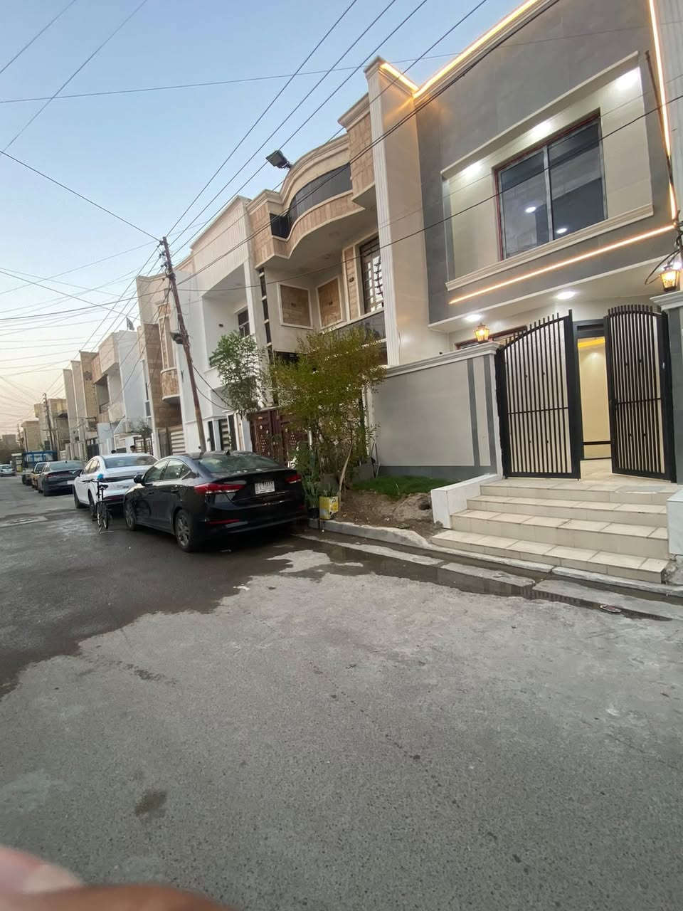 #يعلن #مكتب_ارض_الخير 
​🚨 فرصة ممتازة | بيت أضلع منفصلة للبيع في موقع استراتيجي! 🚨
​لكل من يبحث عن الخصوصية والتصميم الإنسيابي الممتاز، دار سكنية متكاملة بأبعاد مثالية في قلب حي الجهاد.
​تفاصيل العقار:
​📐 المساحة: 100 متر مربع
​📏 الأبعاد: واجهة 5 متر × نزال 20 متر
​🧱 طبيعة البناء: أضلع منفصلة (استقلالية وخصوصية عالية)
​📍 الموقع: حي الجهاد - منطقة ديوان المخابرات
​🏗️ التقسيم الداخلي:
​🛋️ صالة استقبال واسعة
​🍳 مطبخ حديث
​🛏️ 3 غرف نوم مريحة
​🚿 صحيات وخدمات متكاملة
​📱 حجز وحصول على كافة التفاصيل (اتصال أو واتساب):
📞 ***********شركة ارض الخير 
#عقار #عقارات #عقارات_للبيع #عقاراتي #عقارات_العراق #العقارات 
#المقاولات_العامة #مقاولات #مقاولات_عامة #البناء #البيع #الشراء
