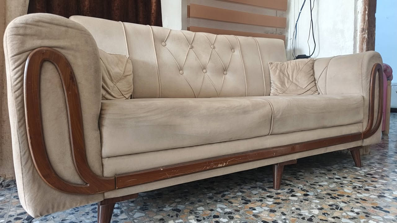 تخم البيع المكان الهاشميه طريق جعفر الطيار تخم كلش نضيف والسعر تعال وشوفه بعينك ***********
